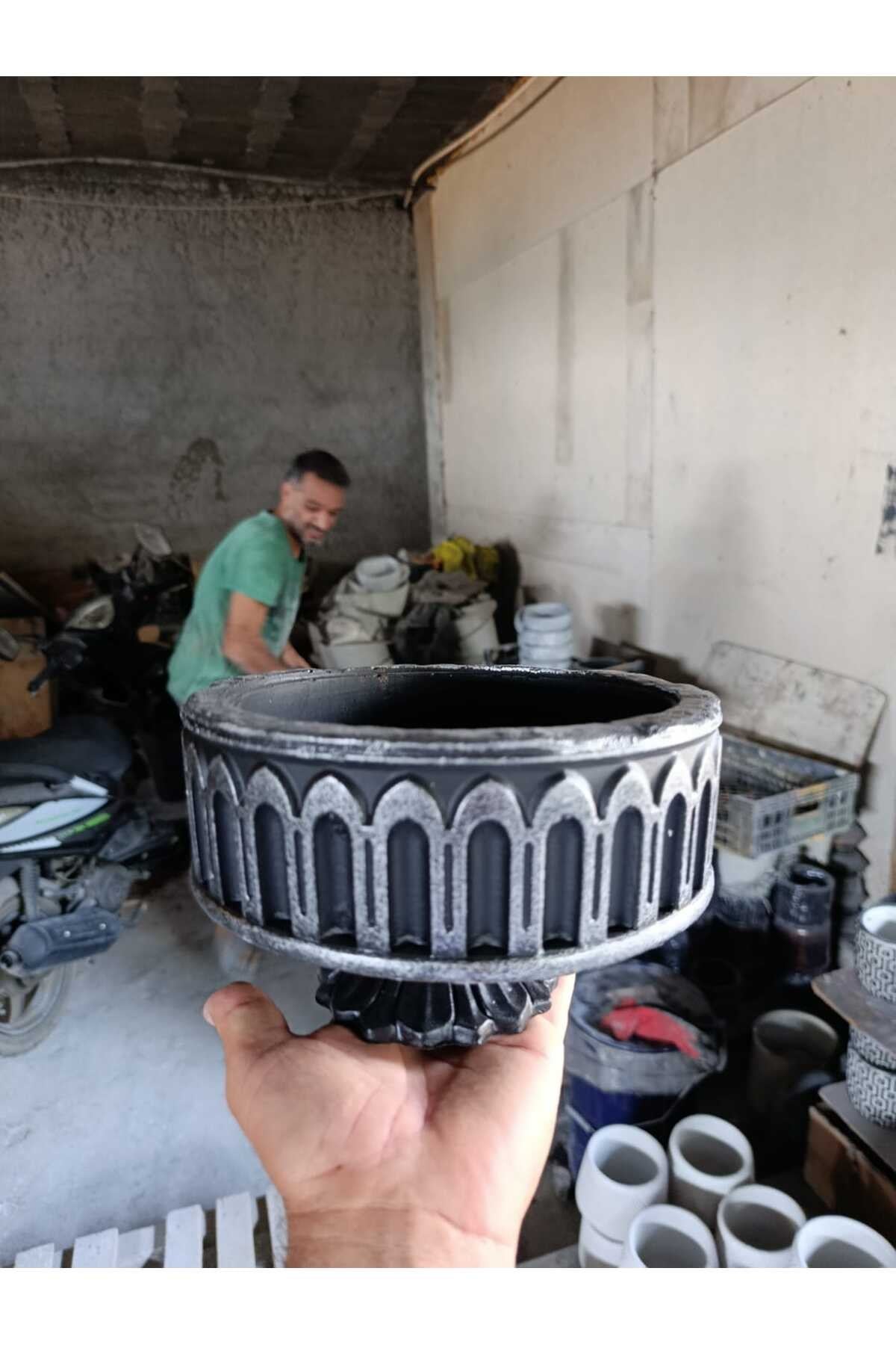 Ayaklı Siyah-Gri Collesium Saksı