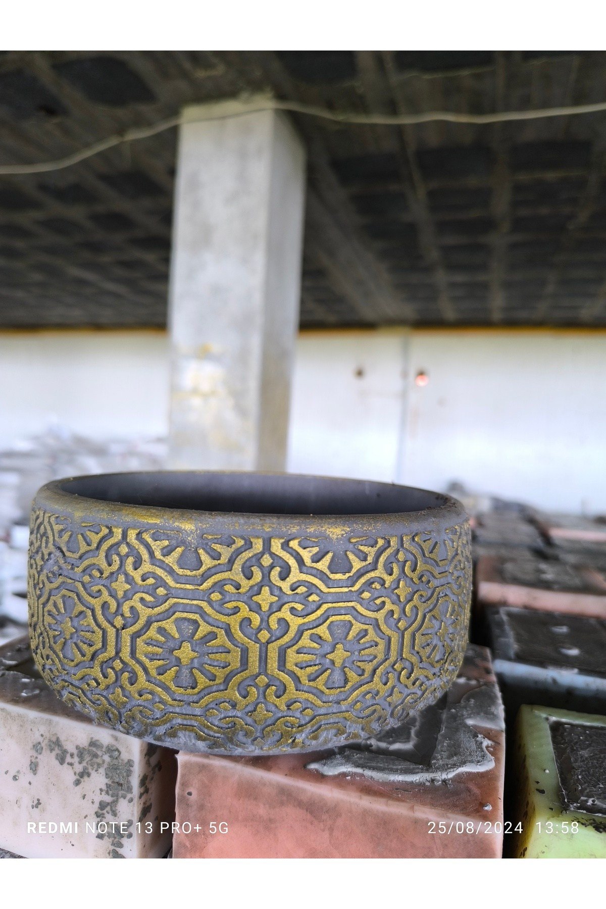 Dantel Desen Gold Gri Beton Saksı