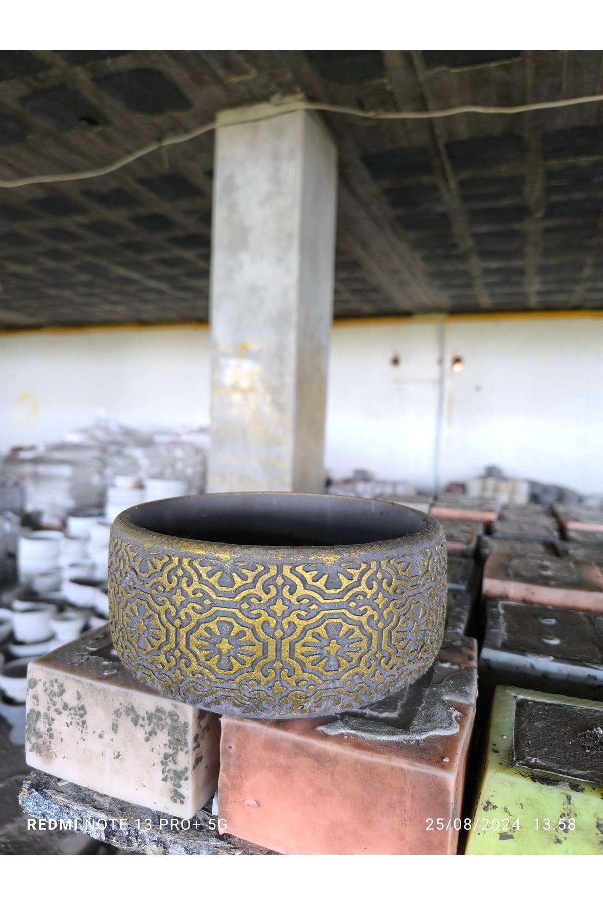 Dantel Desen Gold Gri Beton Saksı