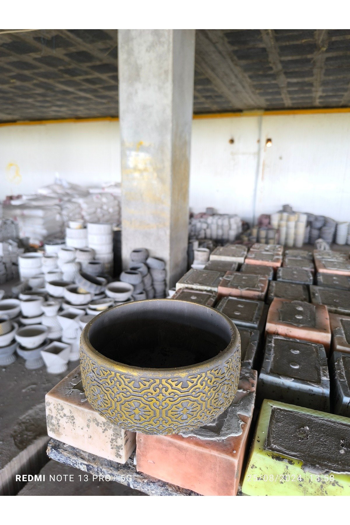 Dantel Desen Gold Gri Beton Saksı