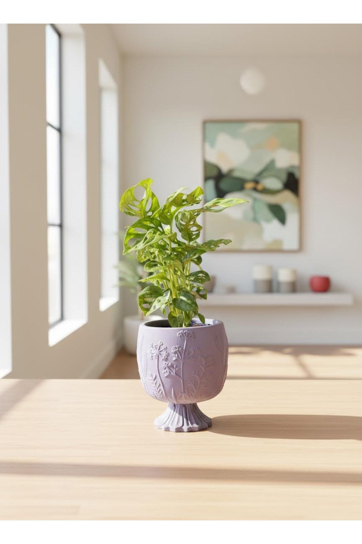 Dekoratif Ayaklı Lila Saksıda Monstera Adansonii Yapay Bitki – Modern Ev Ofis Masa Üstü Çiçek
