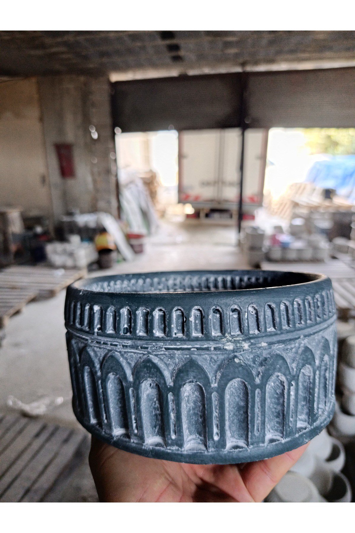 Dekoratif Eskitme Detaylı Taş Saksı