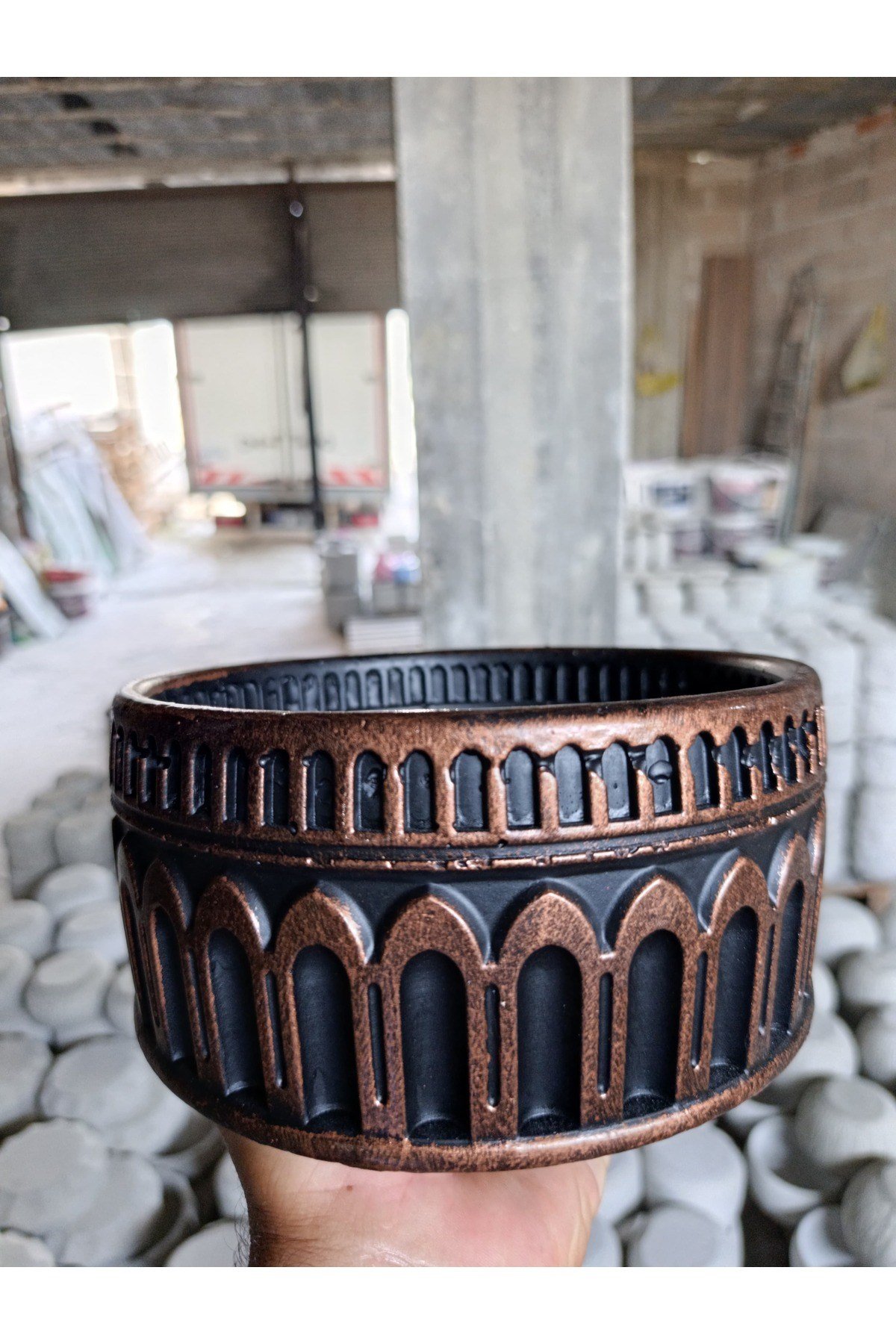 Dekoratif Rose Detaylı Taş Saksı