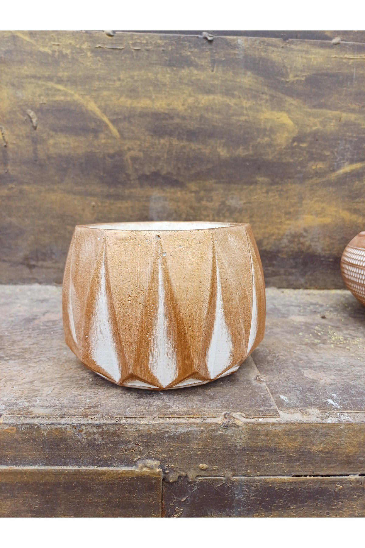 Geometrik çiçek ve orkide taş saksı 12cm çap 10 cm yükselik