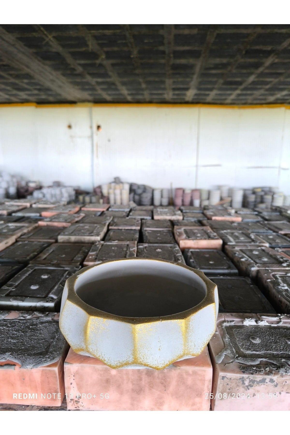 Geometrik dizayn Gold gri beton saksı