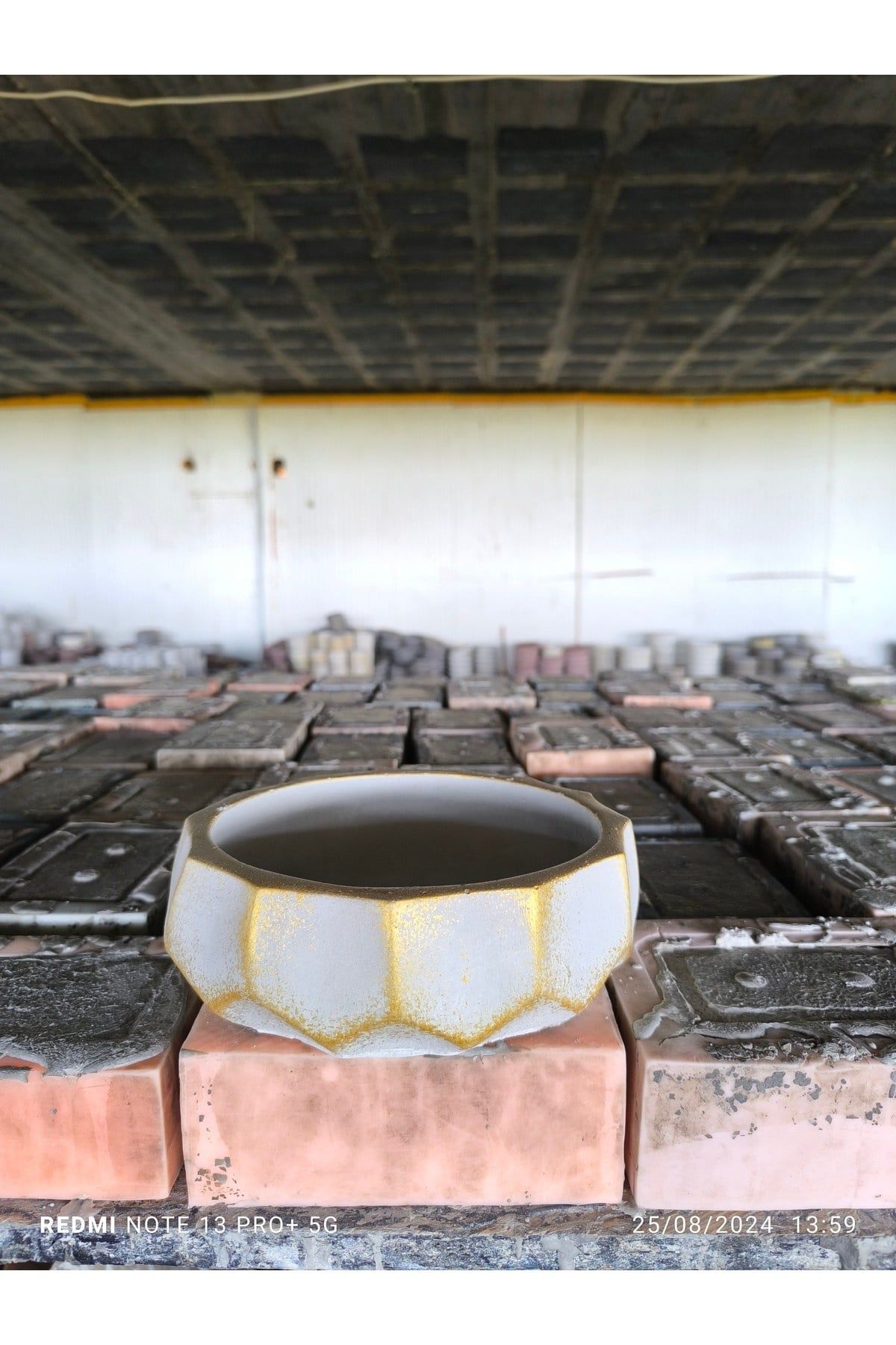 Geometrik dizayn Gold gri beton saksı