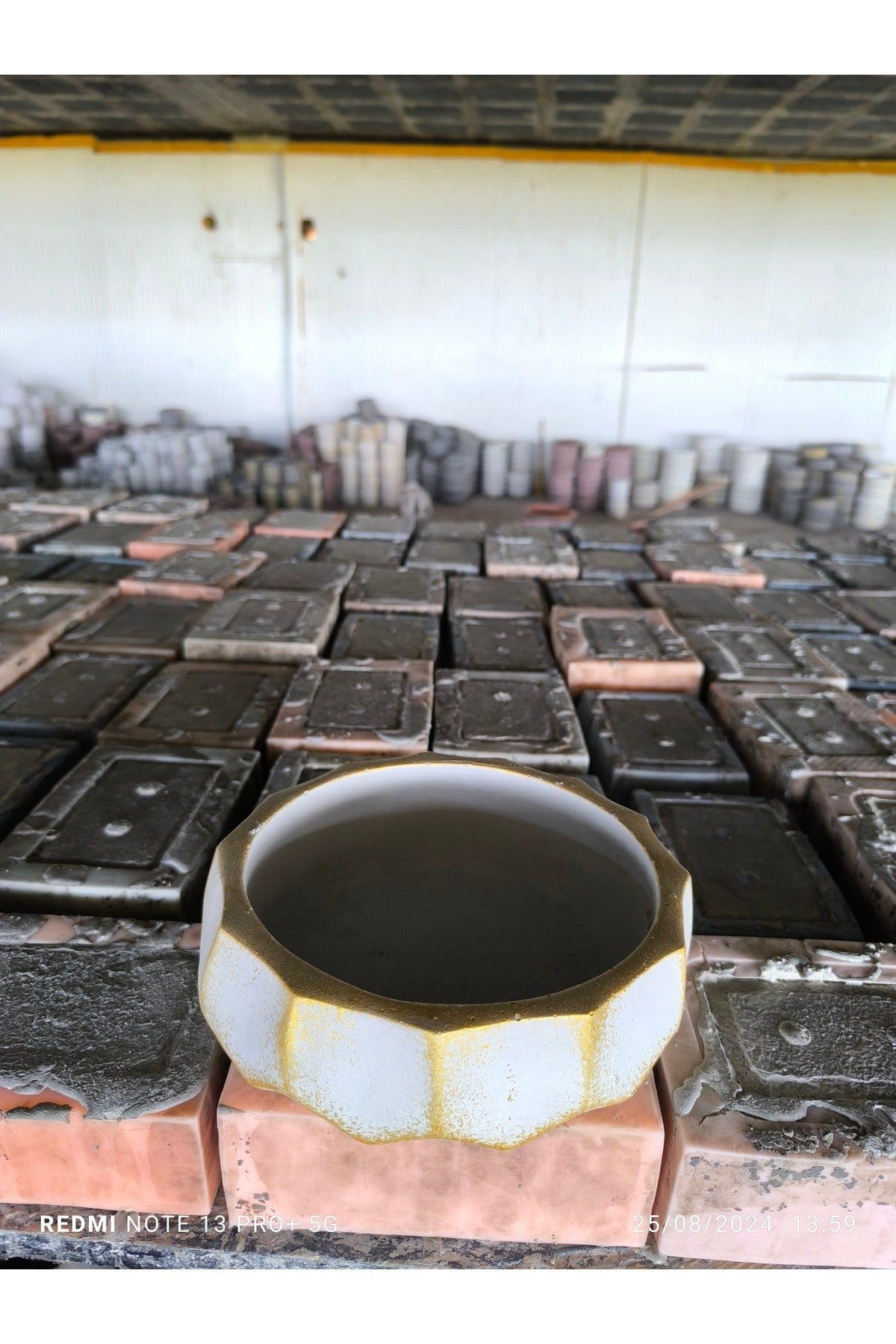 Geometrik dizayn Gold gri beton saksı