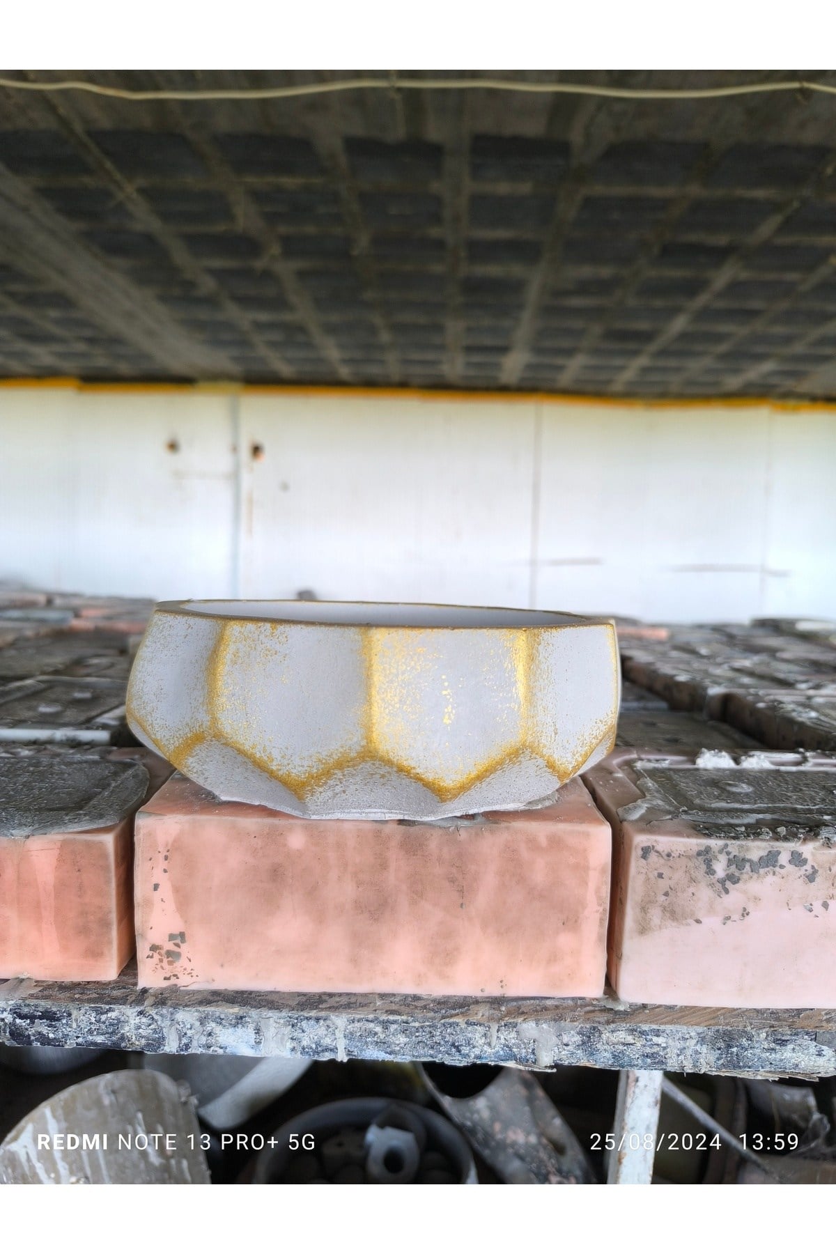Geometrik dizayn Gold gri beton saksı