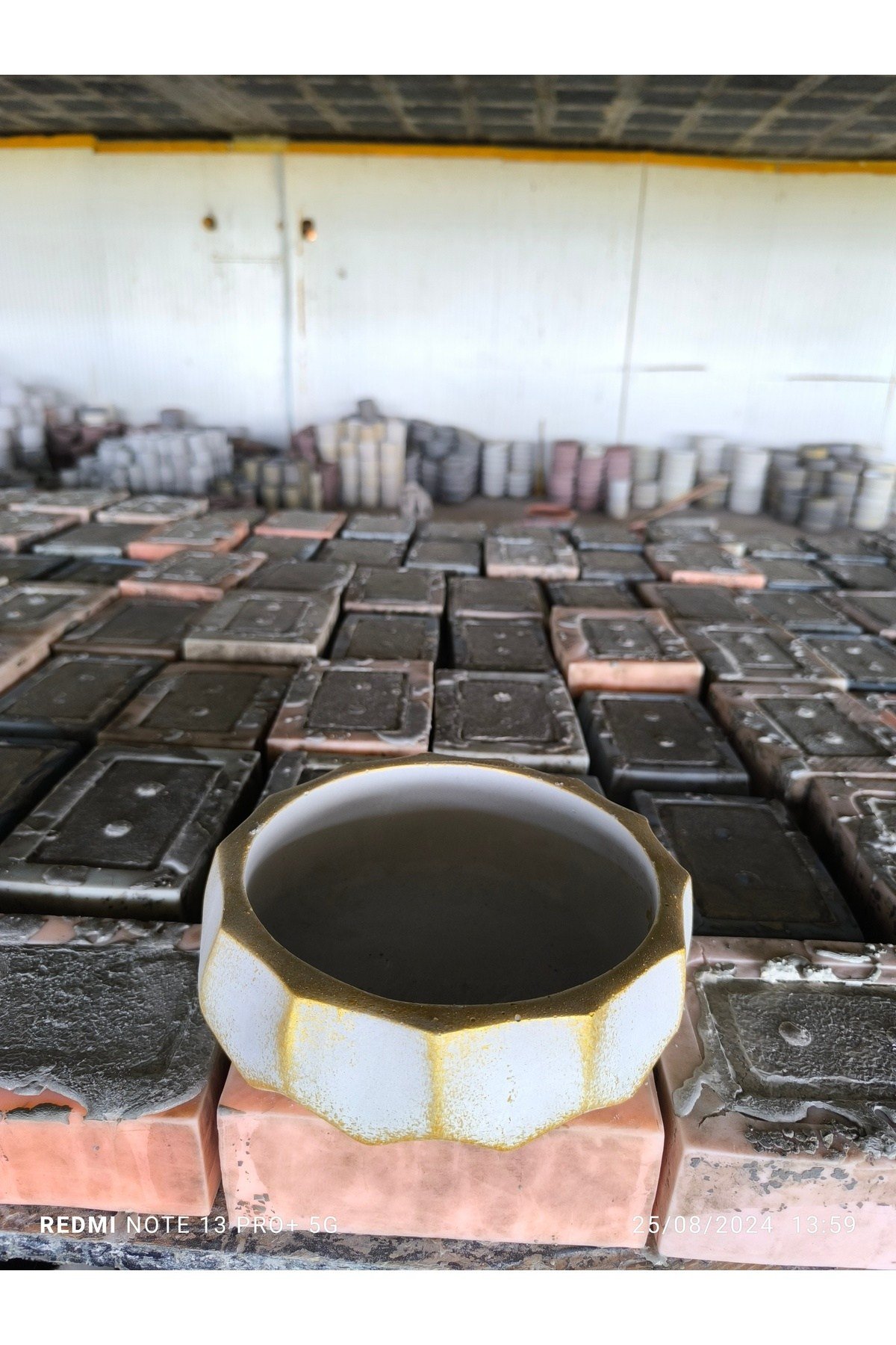 Geometrik dizayn Gold gri beton saksı
