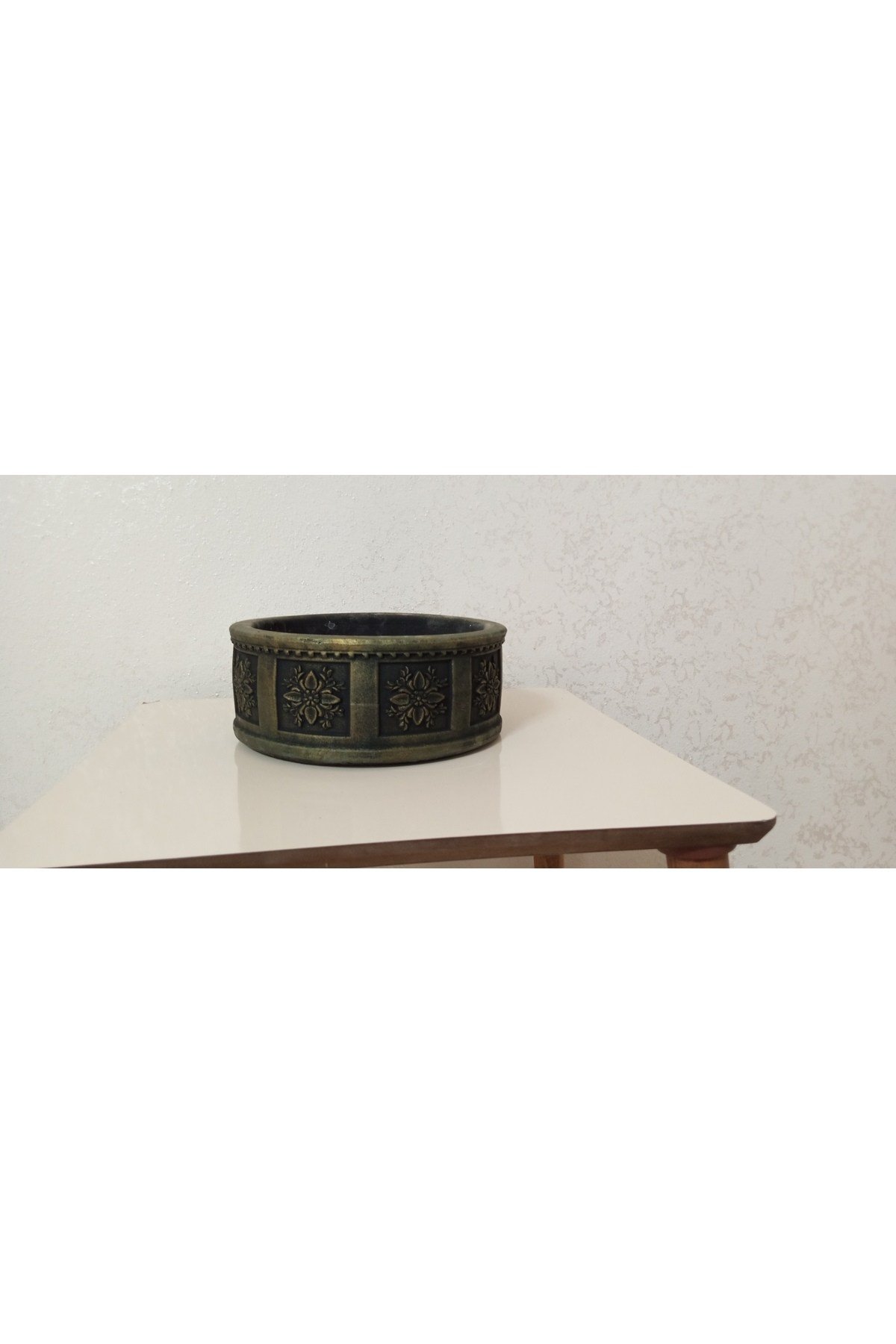 Gold desenli eskitme beton saksı 23*10 cm suya karşı 50 yıl garantili