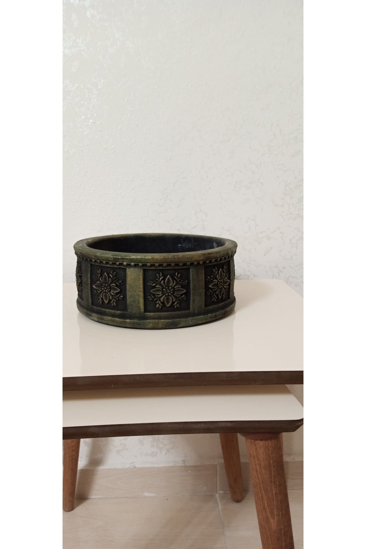 Gold desenli eskitme beton saksı 23*10 cm suya karşı 50 yıl garantili