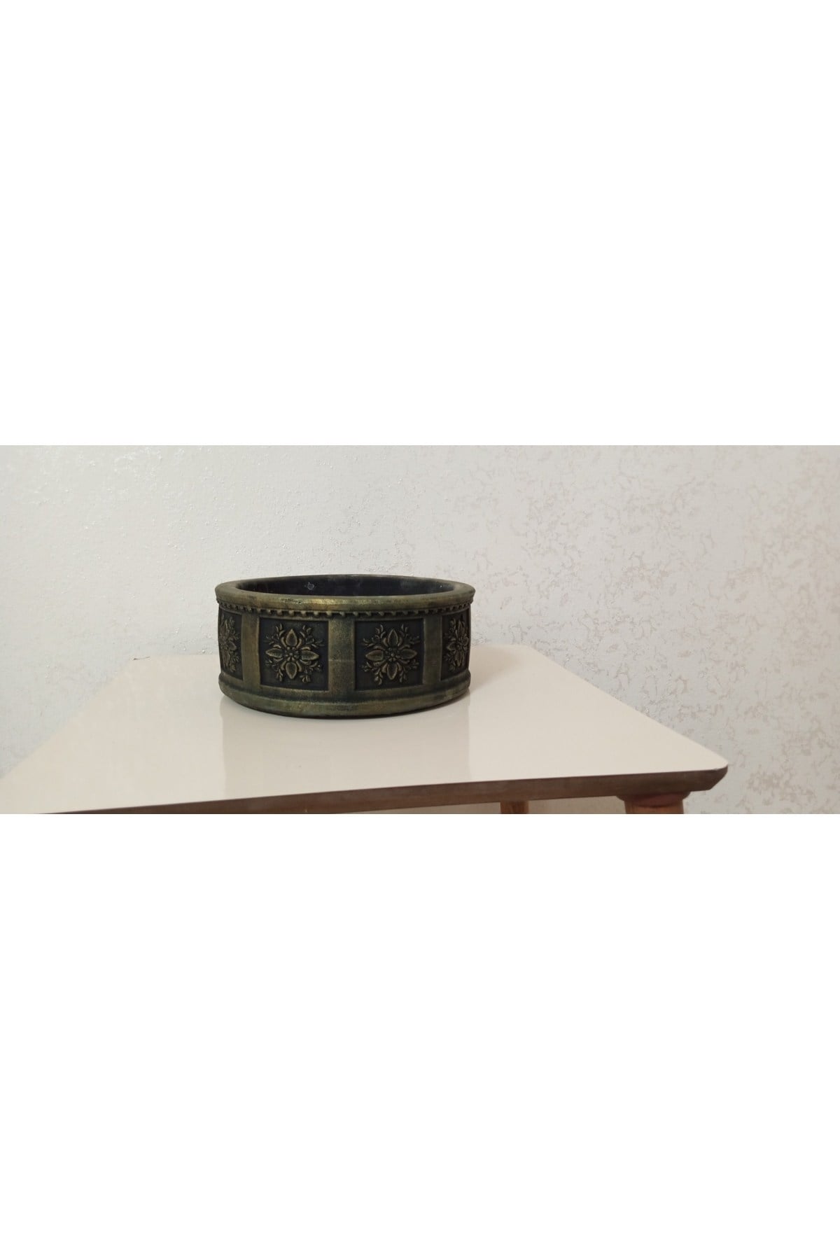 Gold desenli eskitme beton saksı 23*10 cm suya karşı 50 yıl garantili