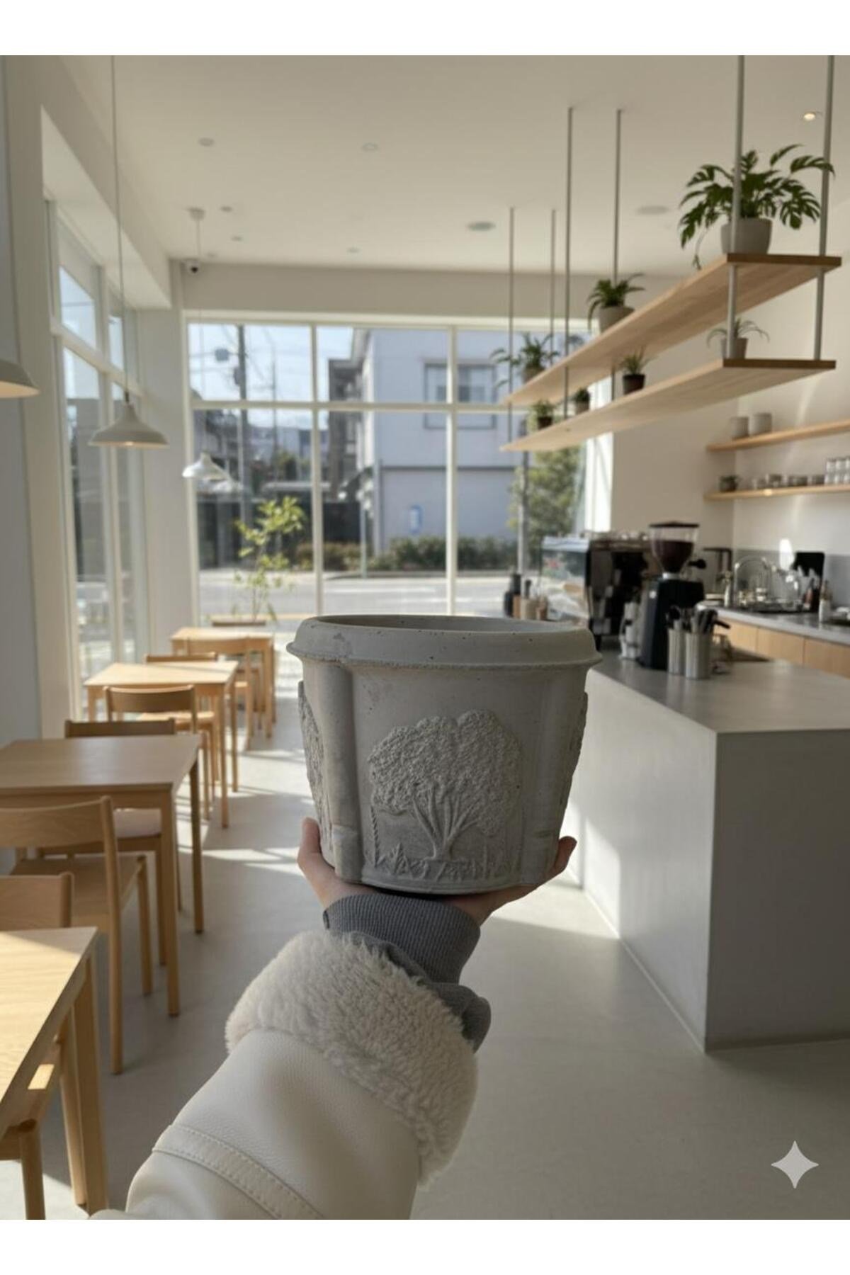 Hayat ağacı rölyefli beton saksı