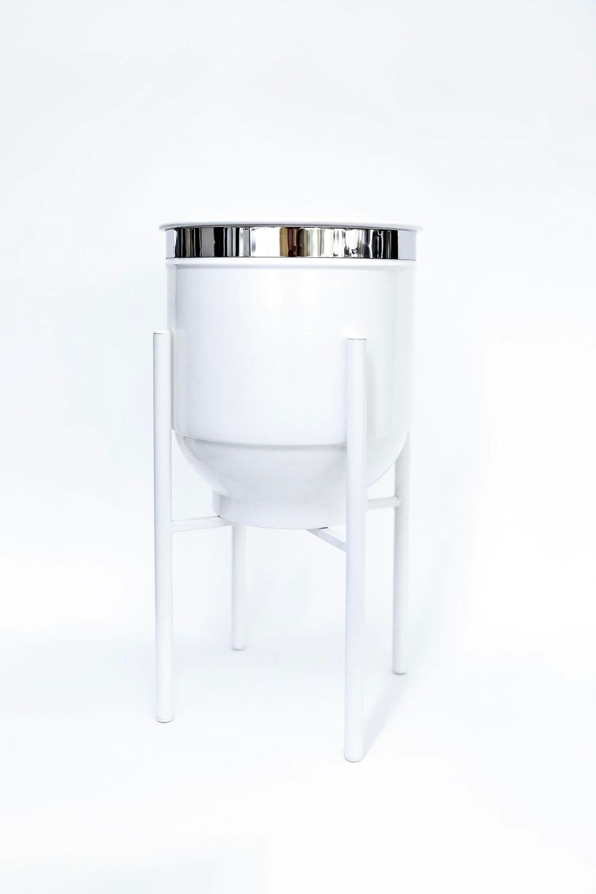 Metal Saksı Ayaklı Çiçeklik Dekoratif Beyaz Saksı Gümüş Detay Vazo Saksılık 50x30cm