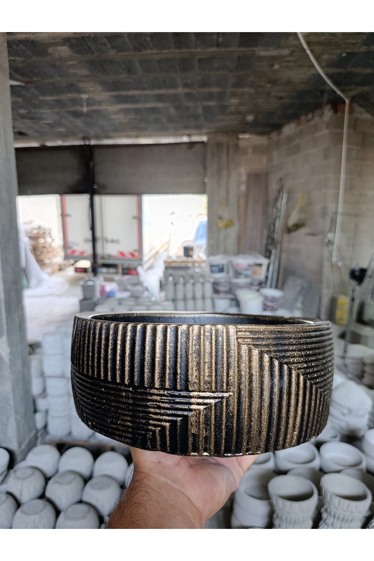 Modern Monolüx Gold Detaylı Dekoratif Taş Saksı