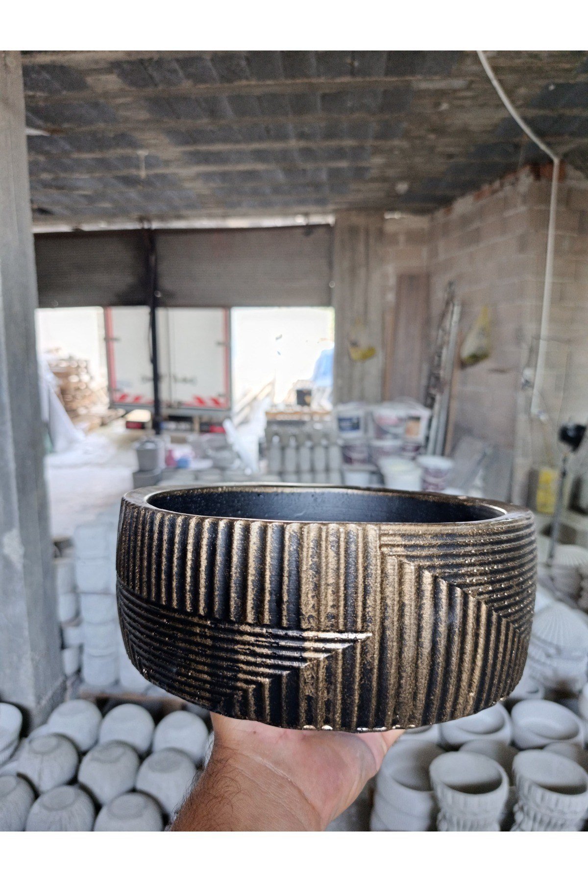 Modern Monolüx Gold Detaylı Dekoratif Taş Saksı