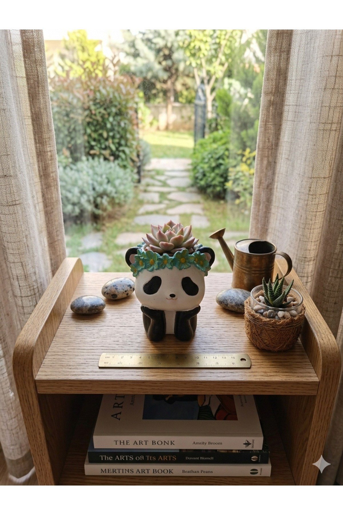 Panda Figürlü Dekoratif El Yapımı Sukulent Saksı - Çiçek Taçlı Sevimli Hediye (12cm)