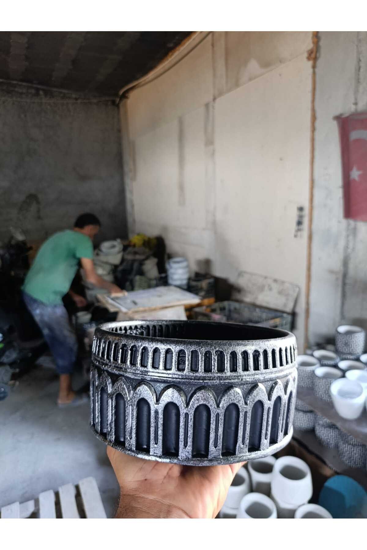 Siyah - Gümüş Dekoratif Collesium Saksı