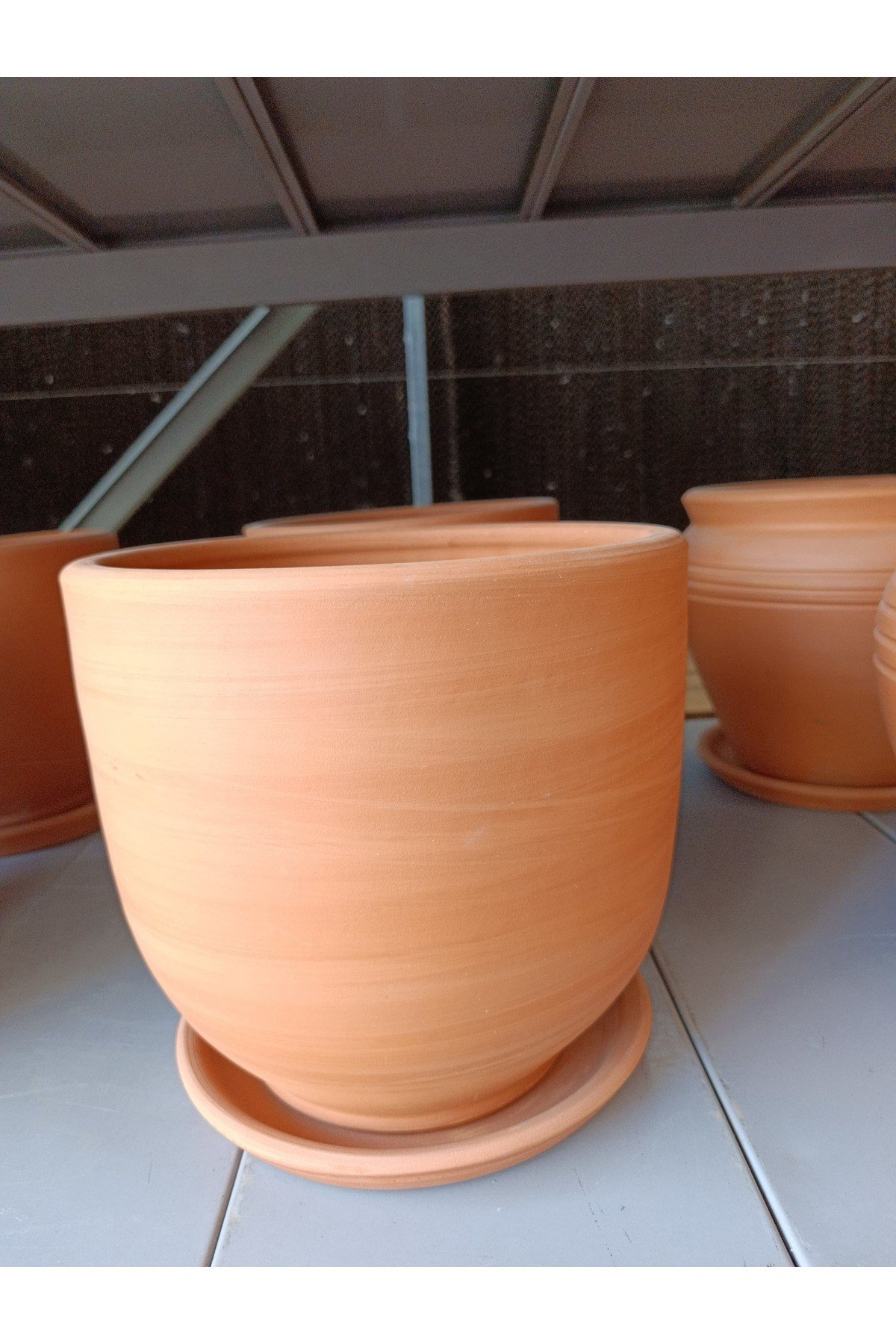 Tabaklı 25-30 Litre Sade Toprak Saksı
