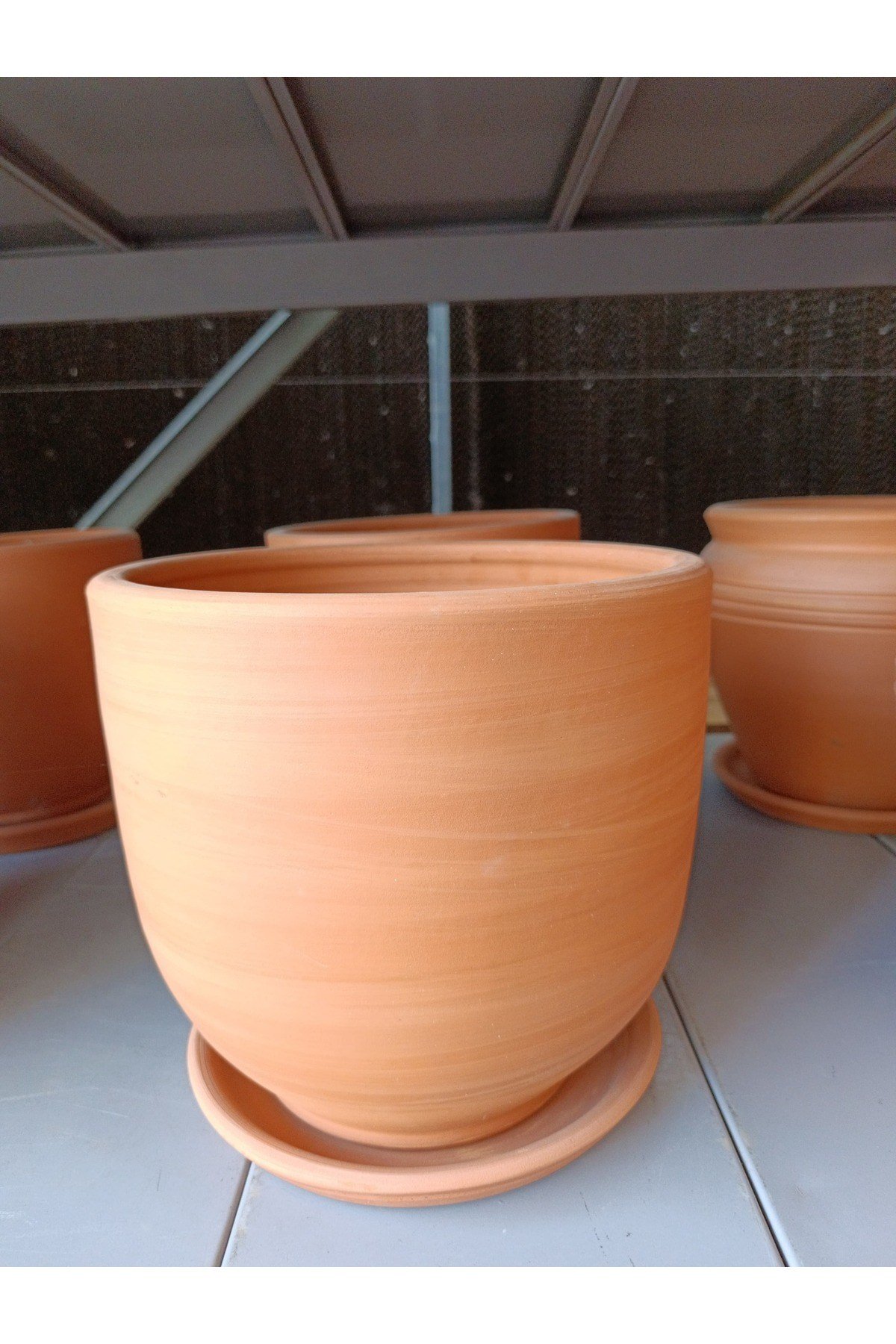 Tabaklı 25-30 Litre Sade Toprak Saksı