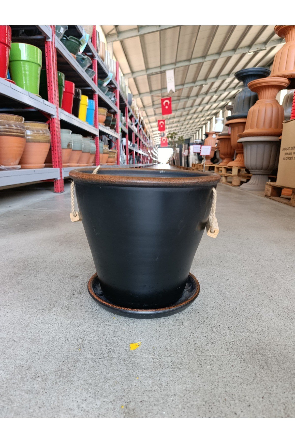 Tabaklı 30-35 Litre Yandan Tutmalı Toprak Saksı