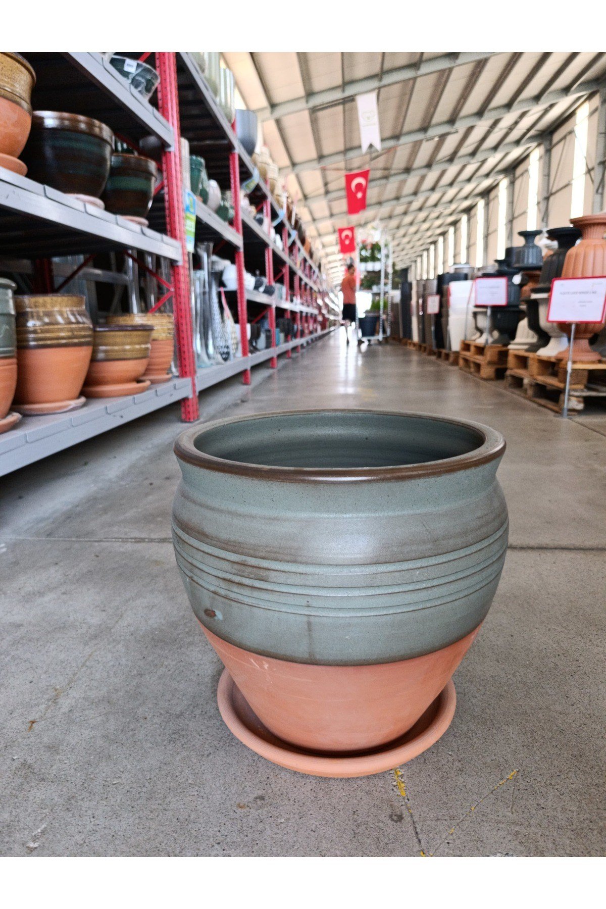 Tabaklı 60 Litre Eskitme Detaylı Taş Saksı