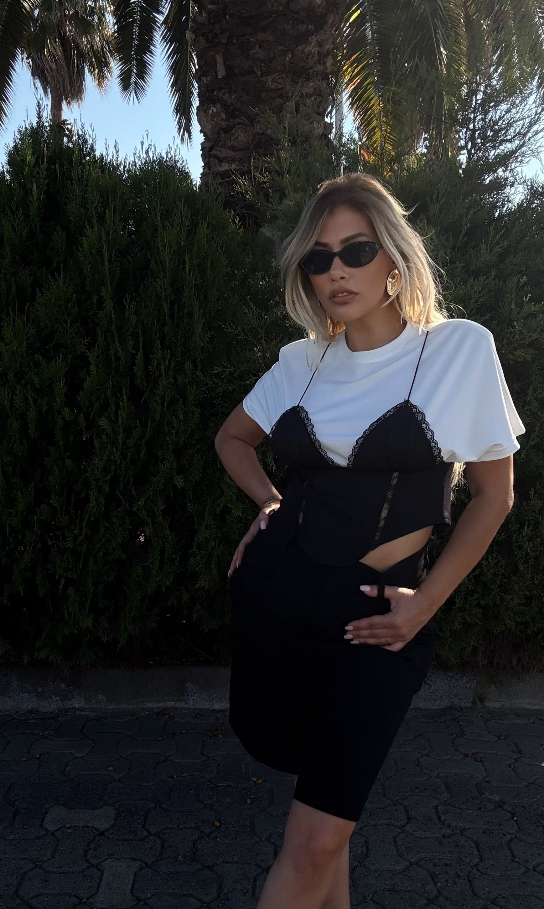 Beyaz Siyah Dantel Detaylı T-shirt