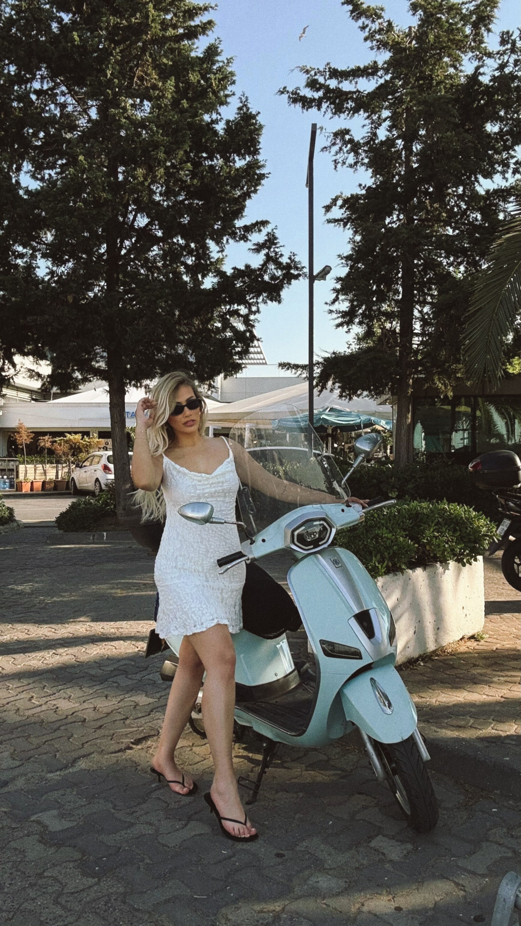 Krem Dantelli Mini Elbise