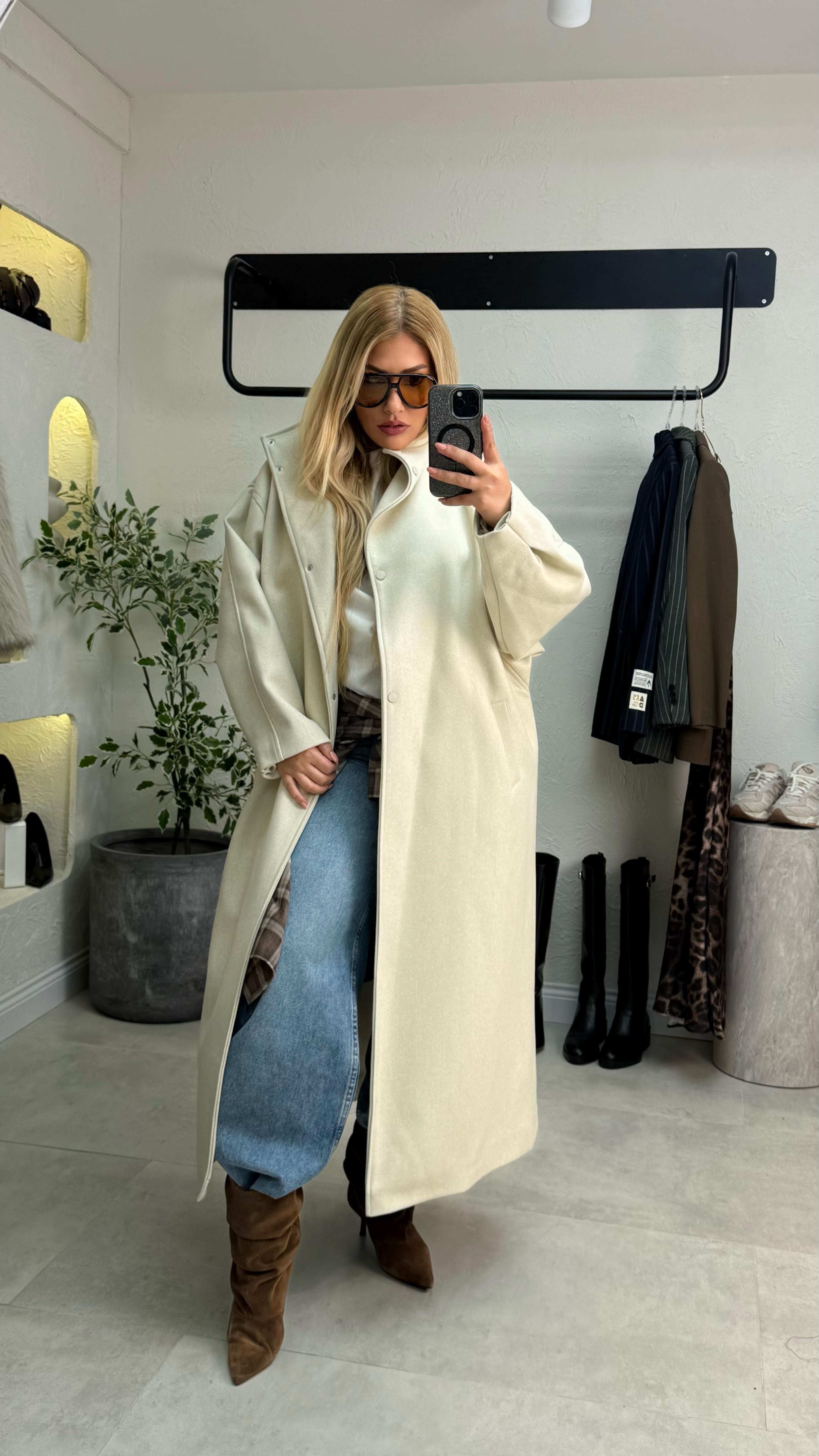 Krem Oversize Boğazlı Kaban