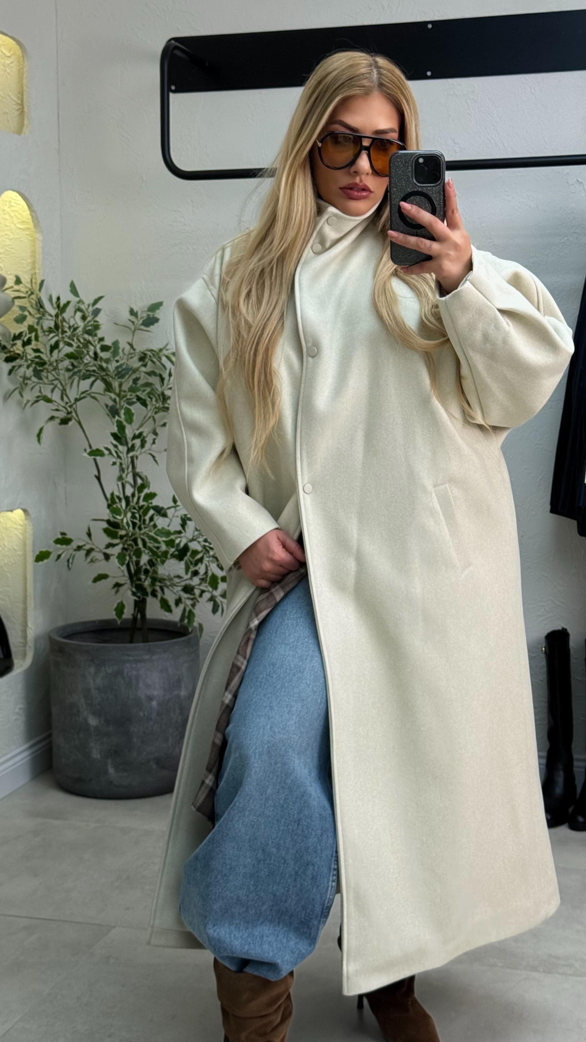 Krem Oversize Boğazlı Kaban