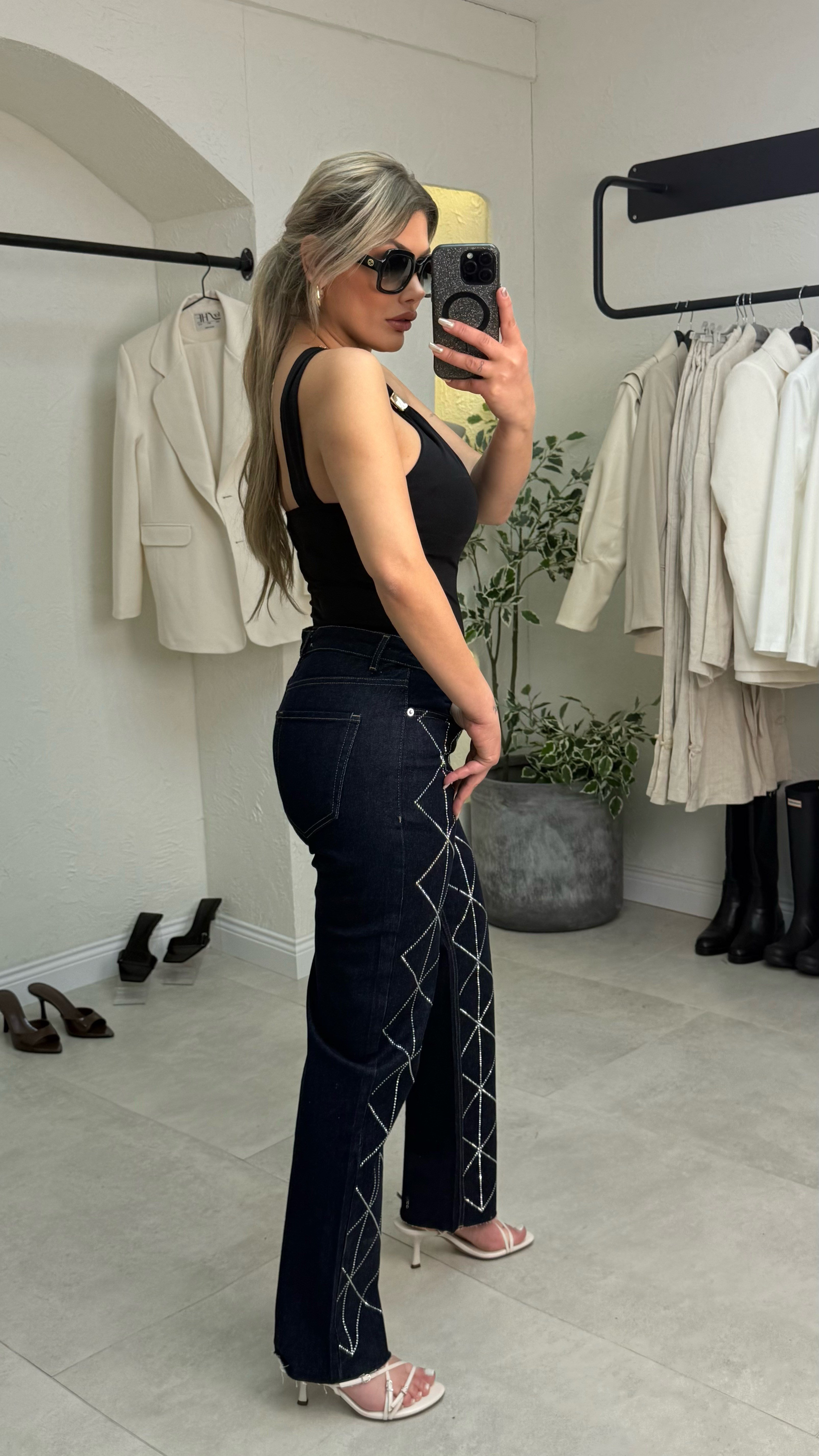 Lacivert Taşlı Kesik Paça Jean