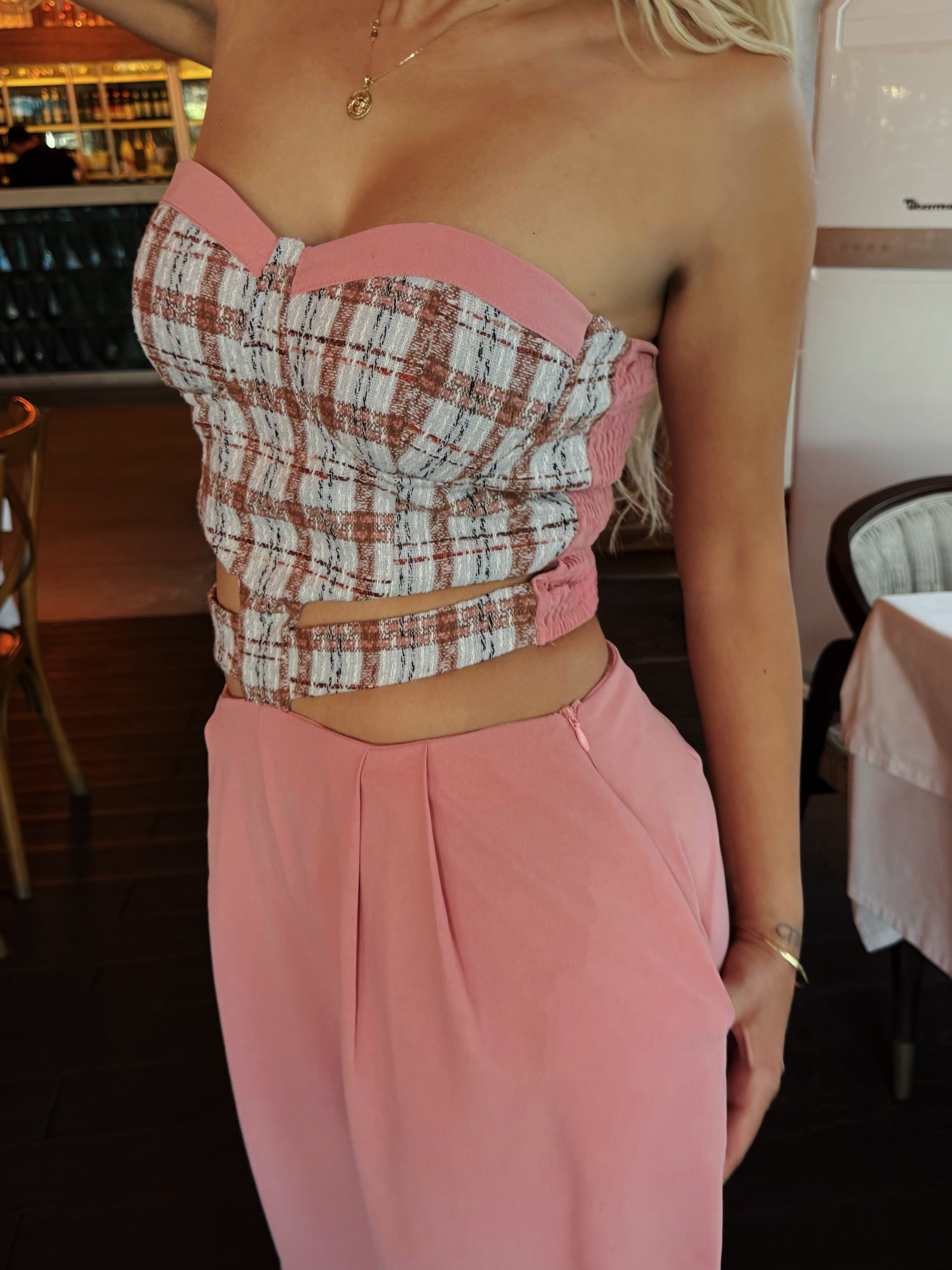 Pembe Büstiyerli Tulum