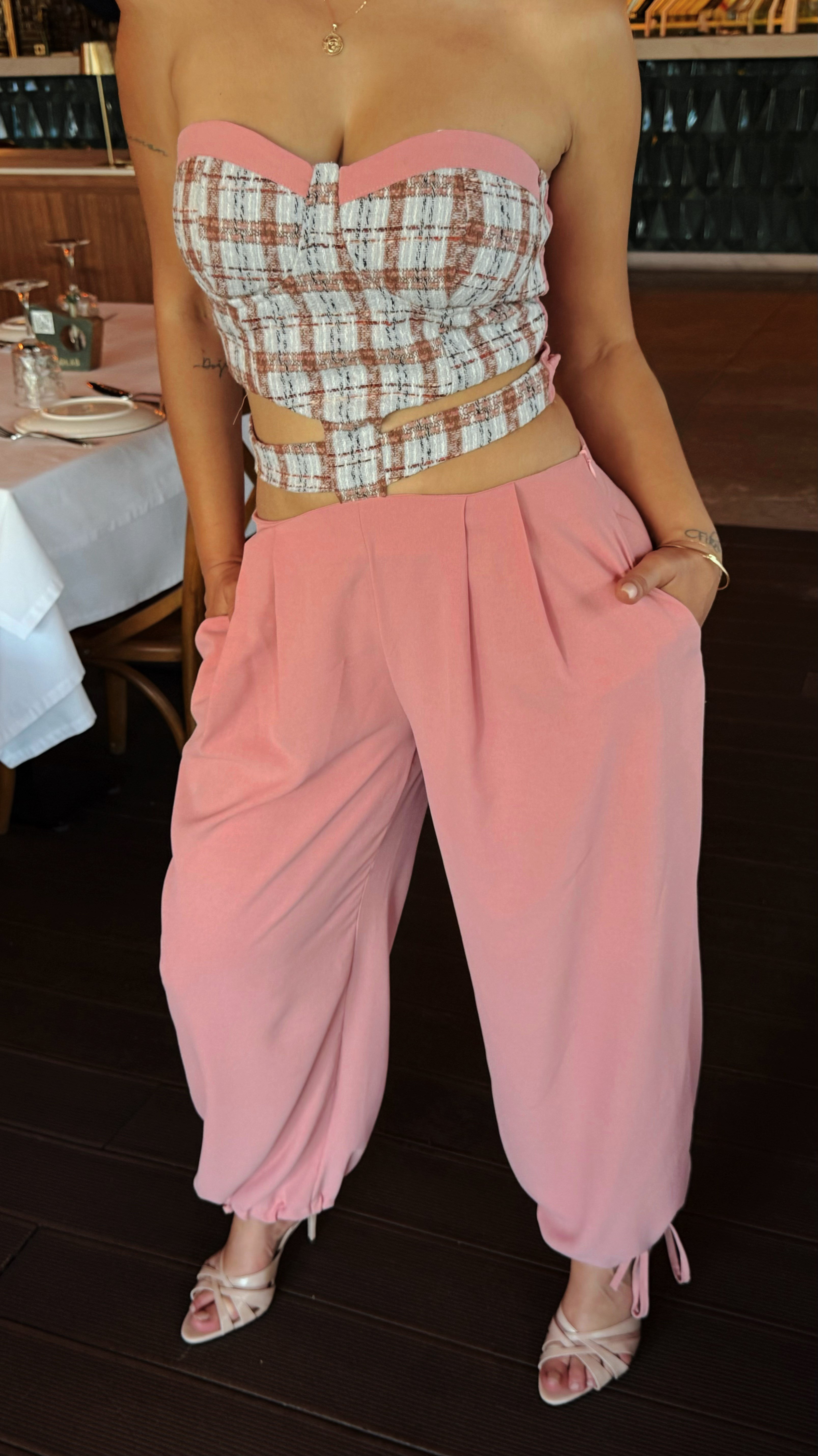 Pembe Büstiyerli Tulum