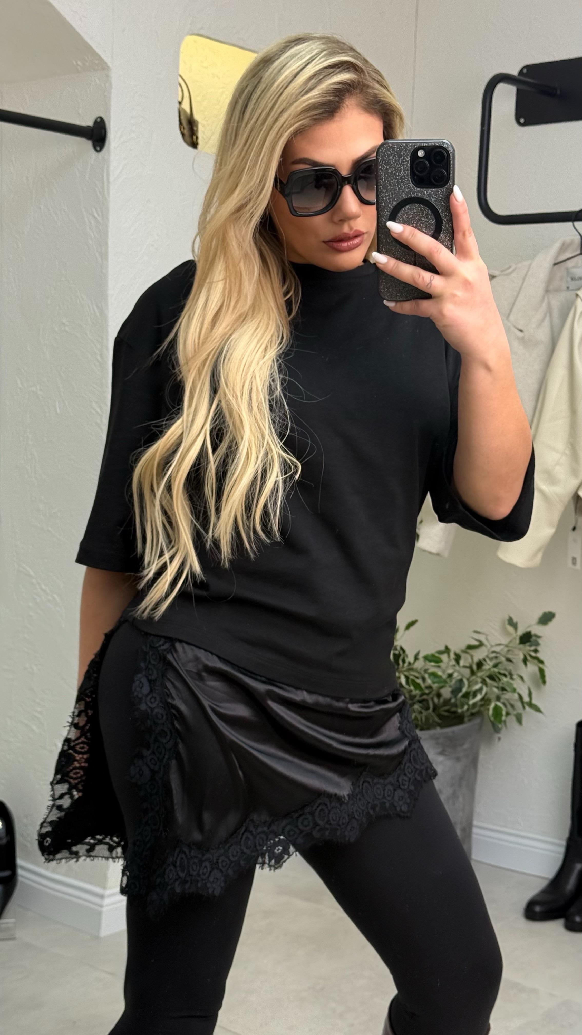Siyah Dantel Detay T-shırt