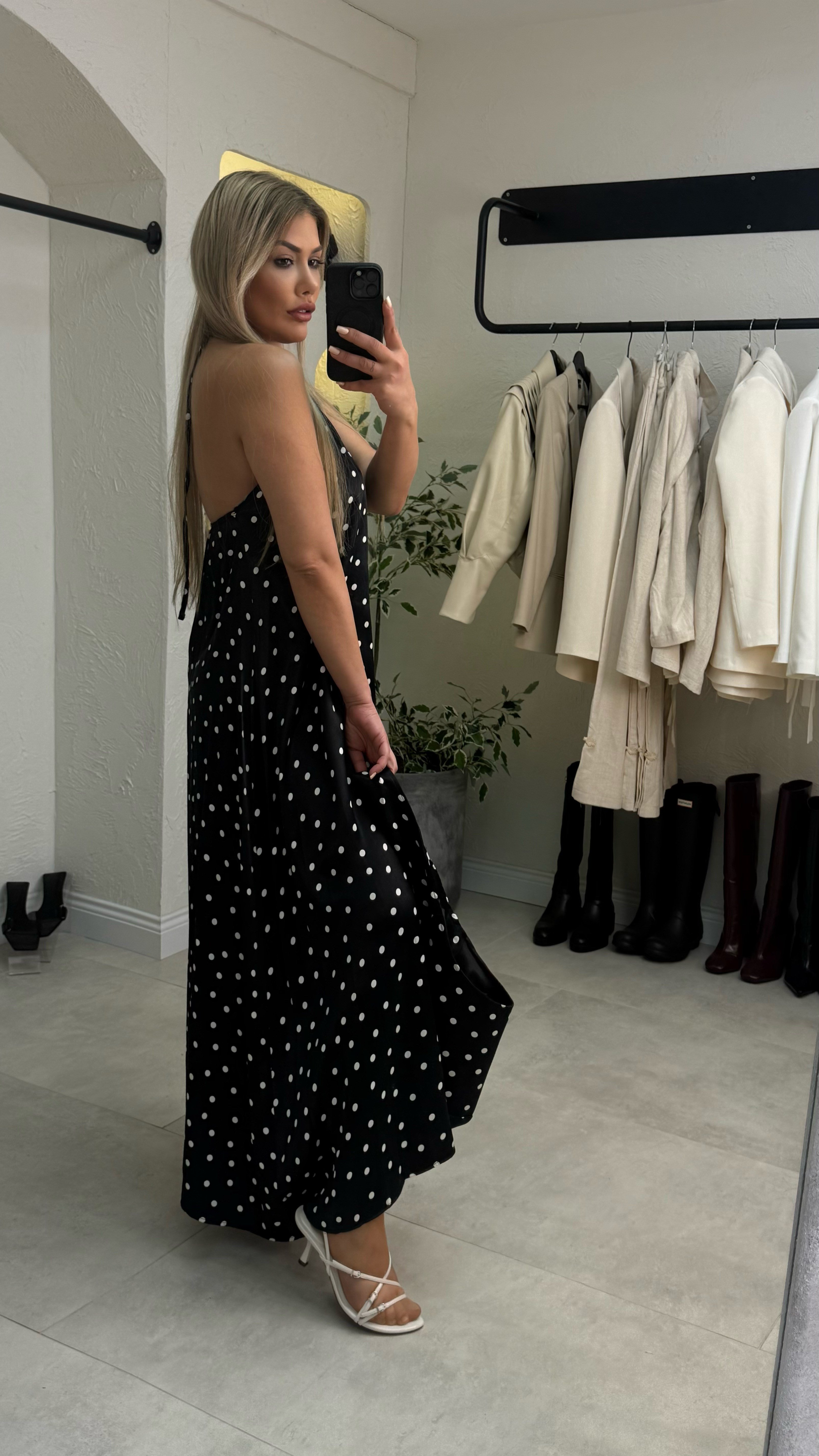Siyah Puantiyeli Halter Yaka Çantalı Elbise