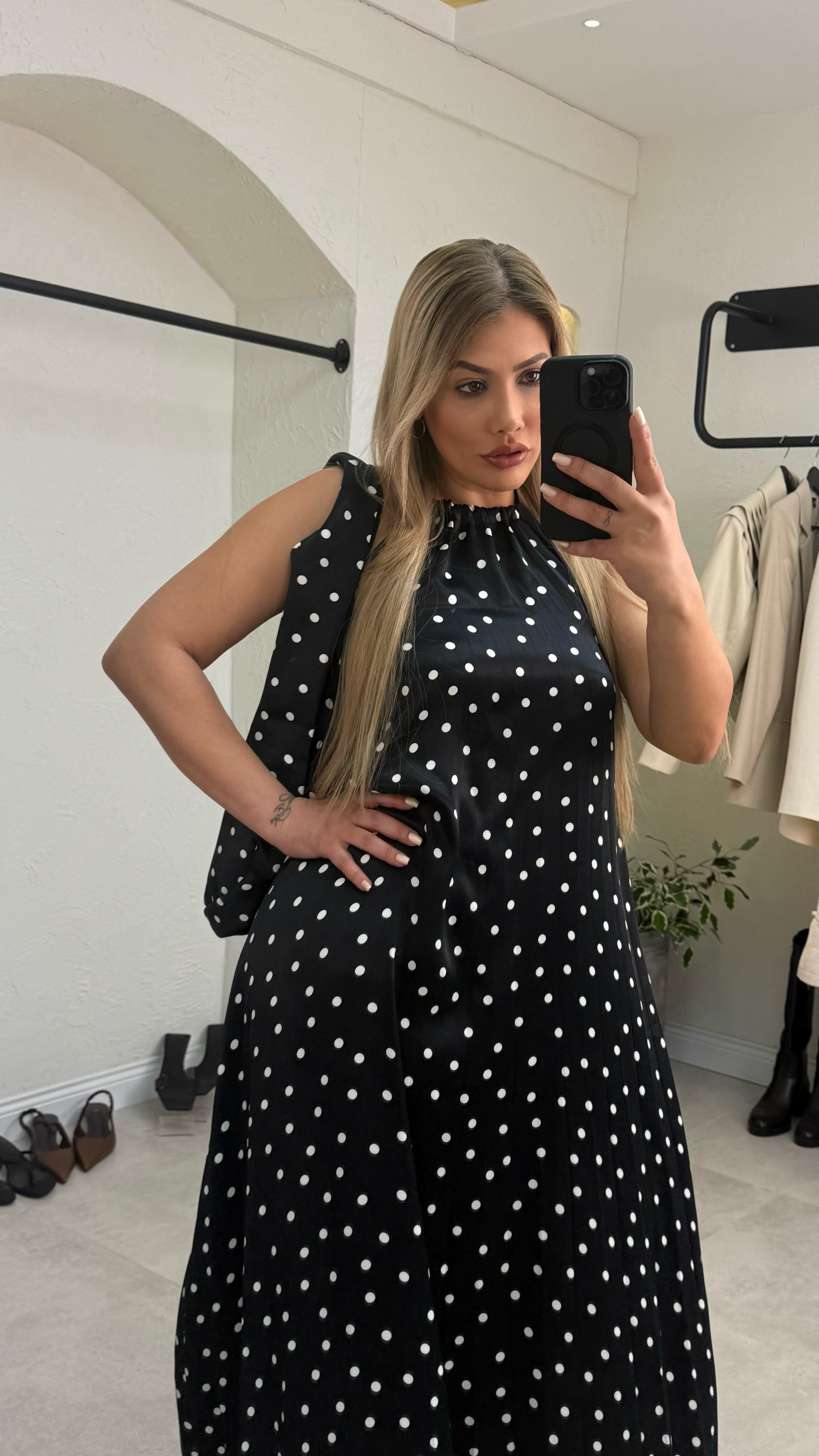 Siyah Puantiyeli Halter Yaka Çantalı Elbise