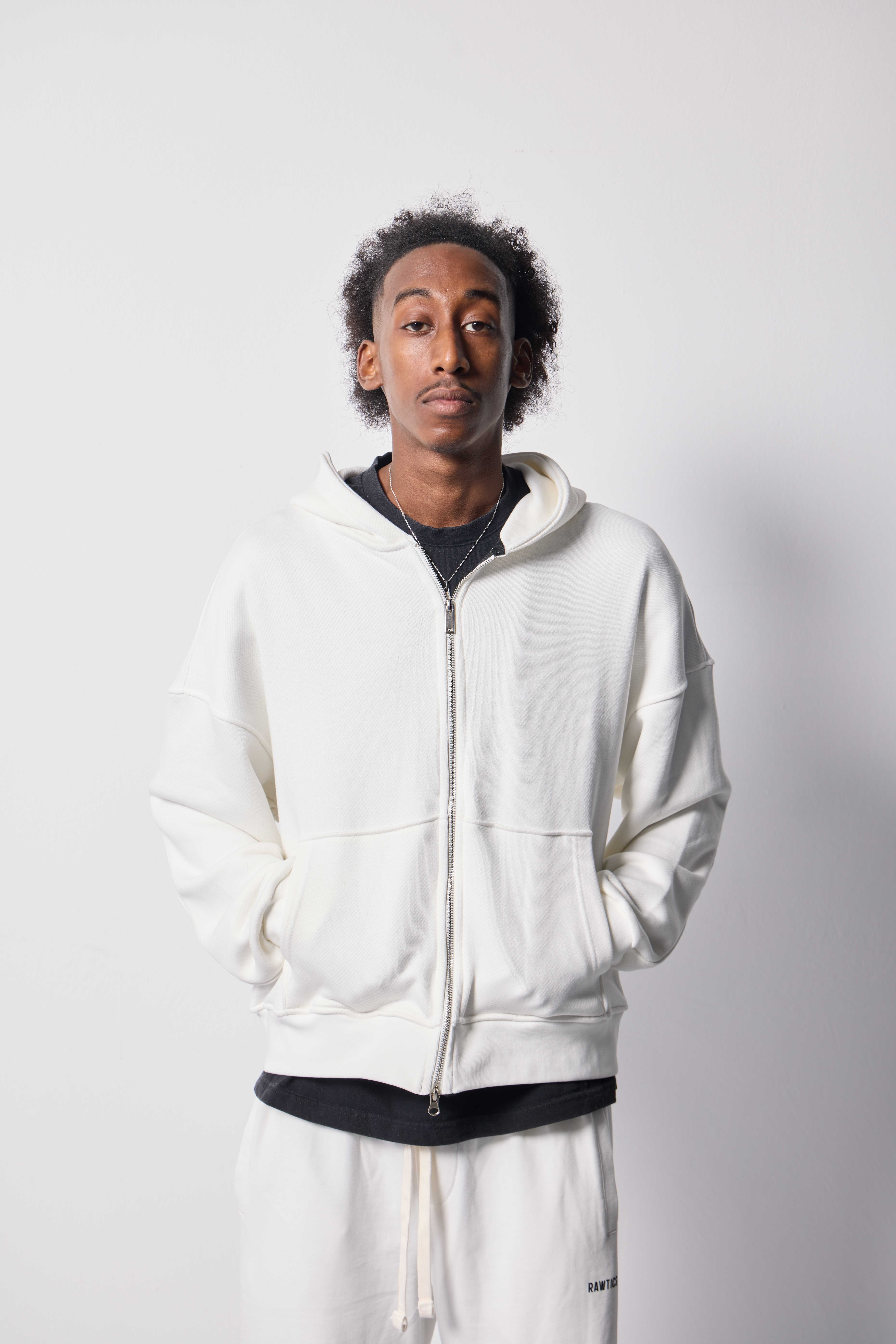 CROPPED FIT KAPÜŞONLU SWEATSHIRT