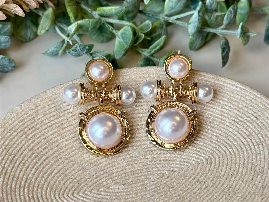 Gold Renk İnci Taşlı Motifli Vintage Küpe