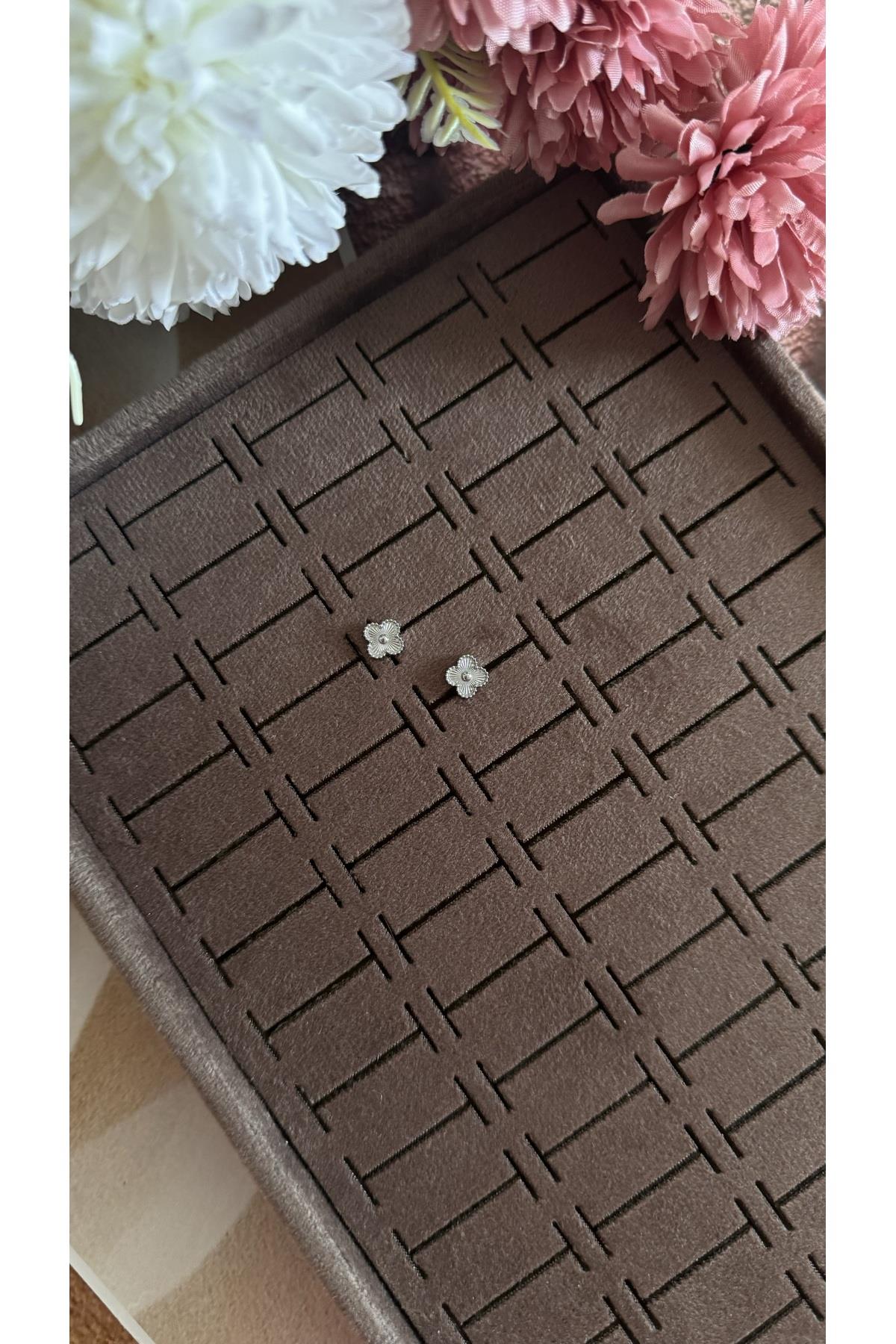 Çelik mini yonca küpe