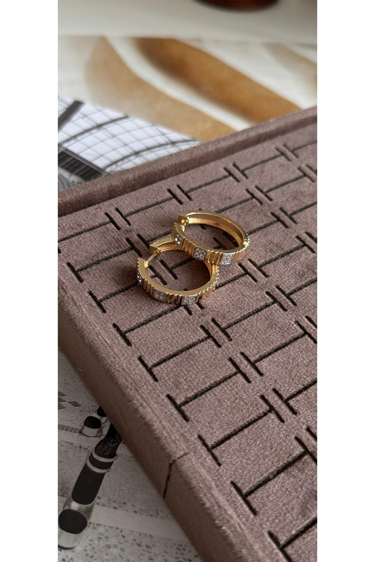 Taşlı gold halka küpe