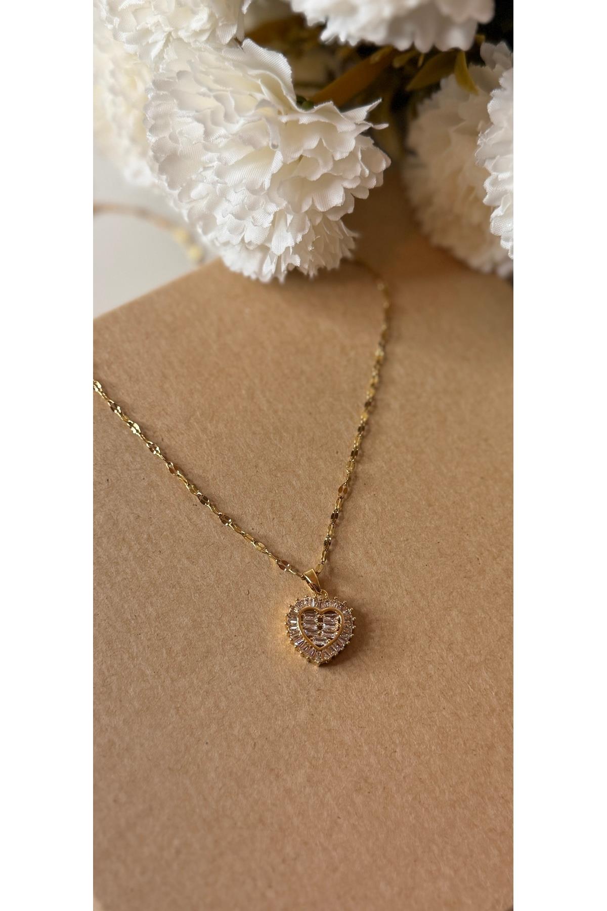 Taşlı kalpli çelik love kolye
