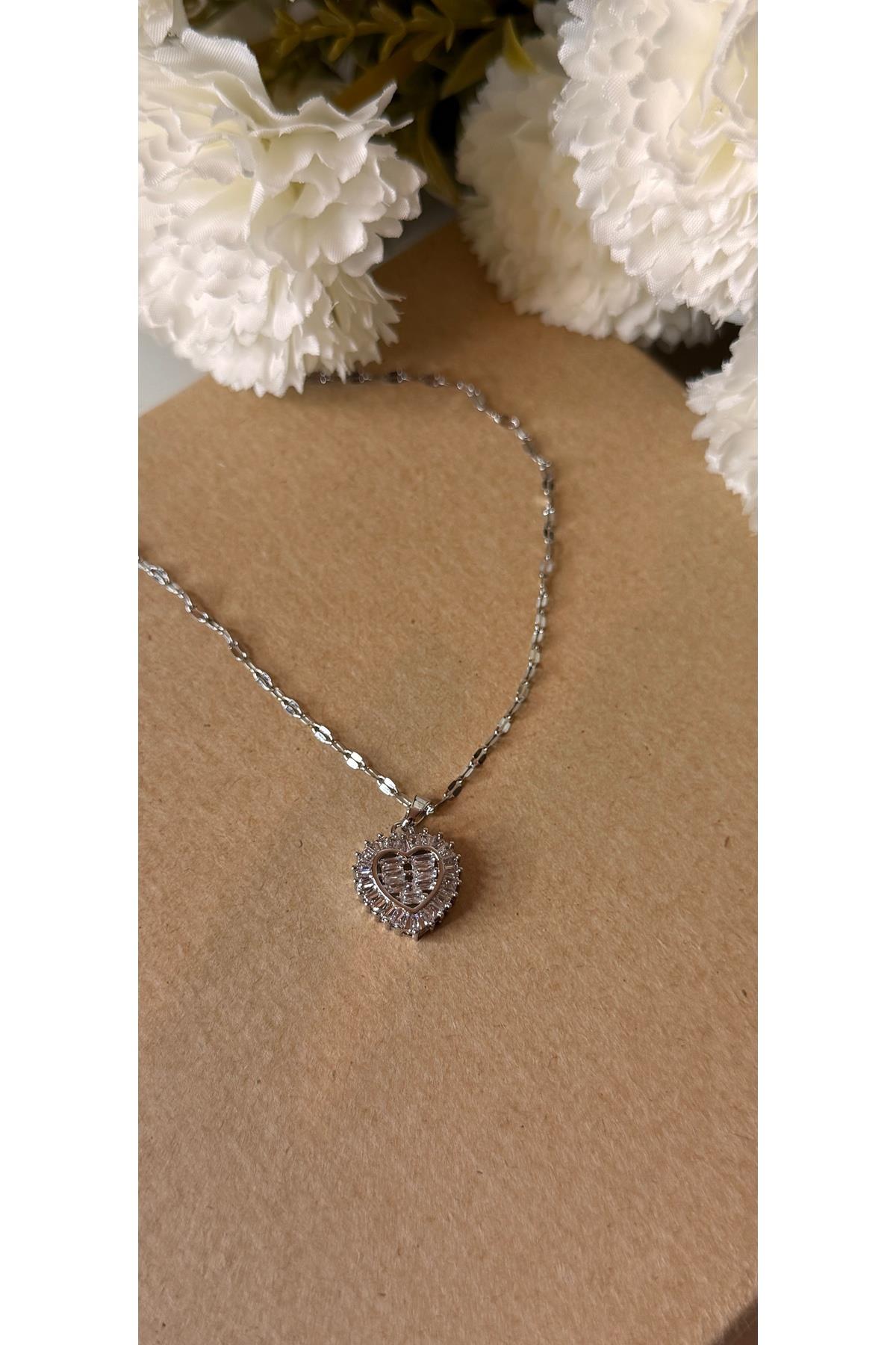 Taşlı kalpli çelik love kolye