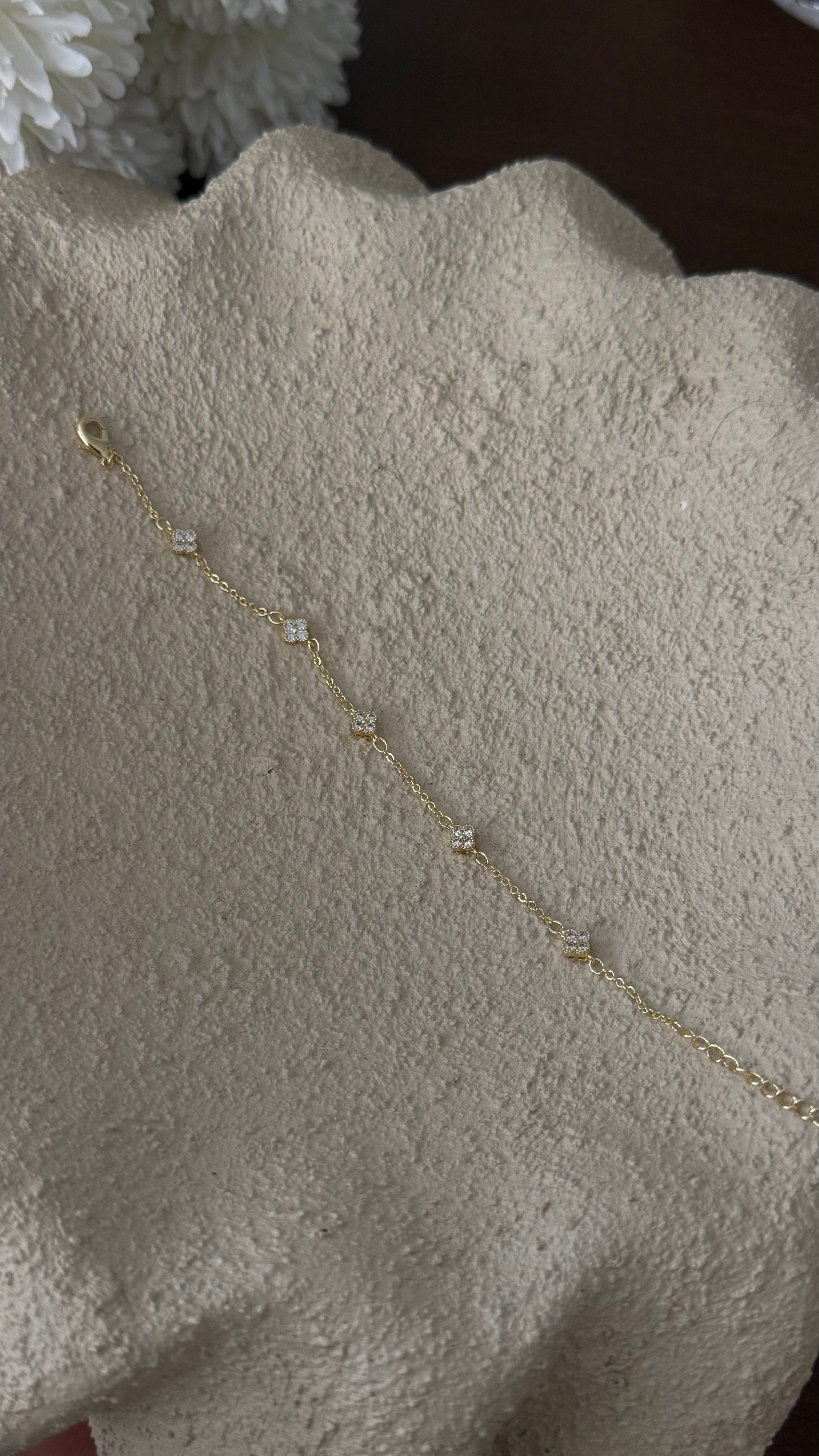 taşlı minimal yonca bileklik