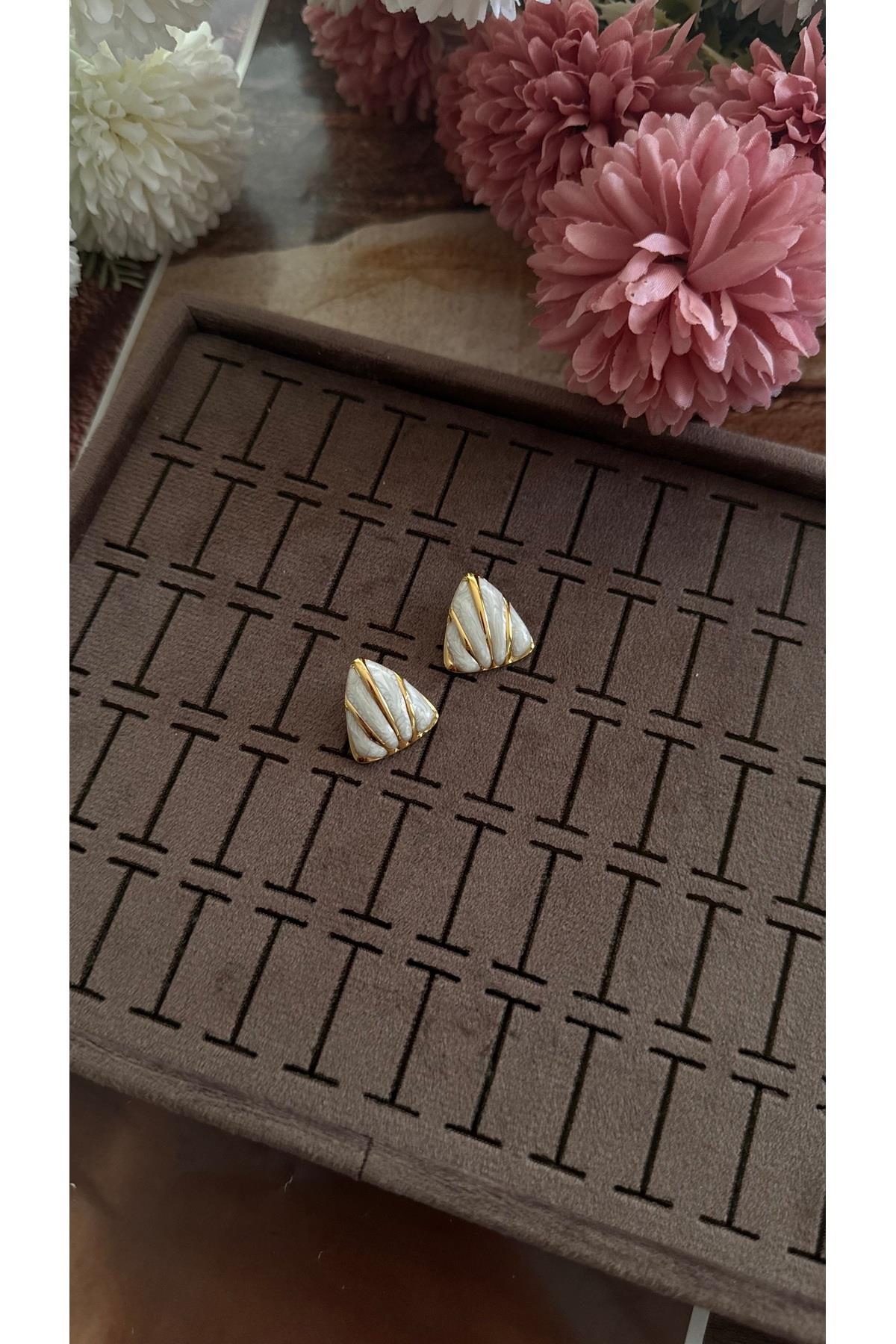 Vintage gold istiridye pinterest üçgen küpe