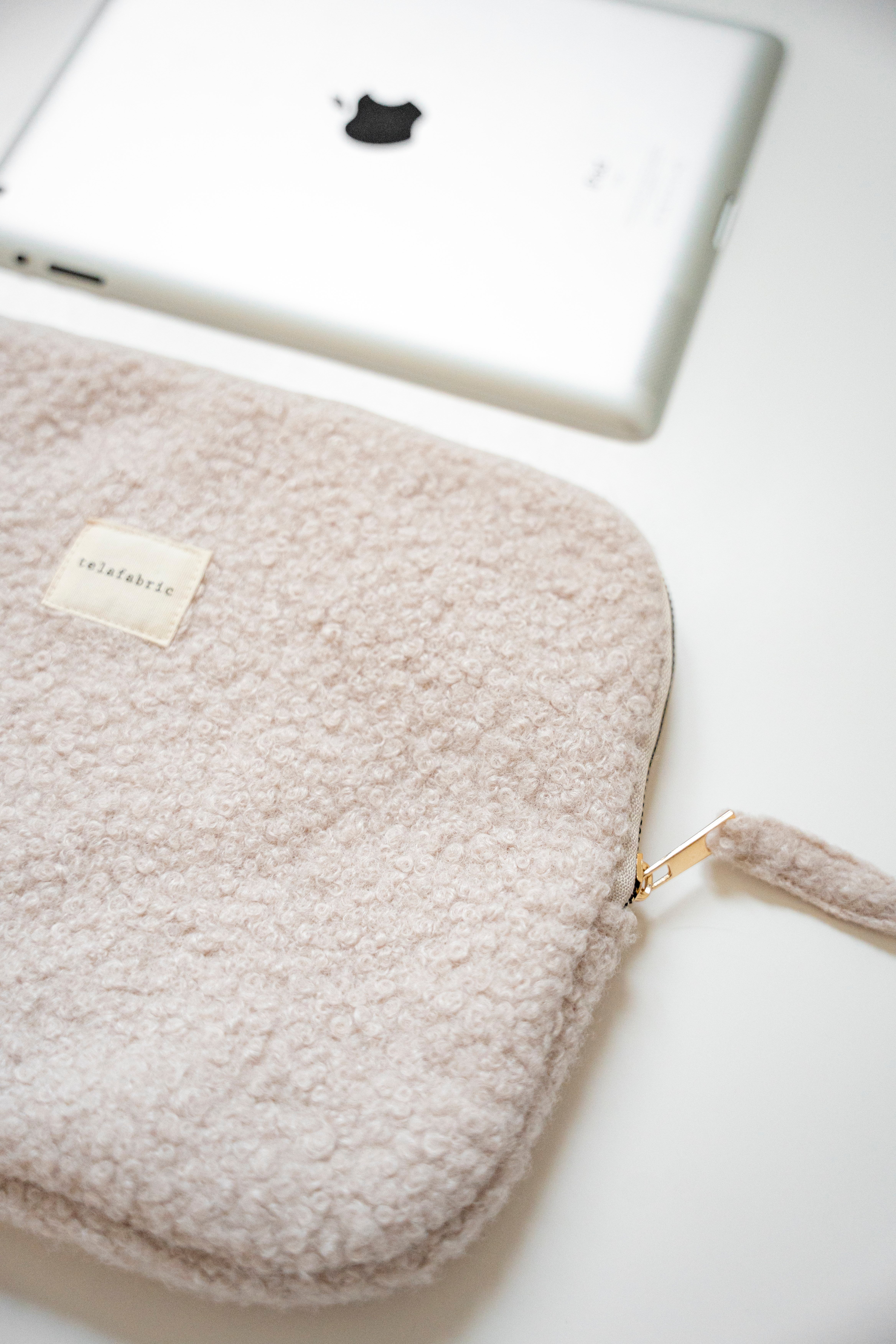BUKLET TABLET & IPAD ÇANTASI – EKRU