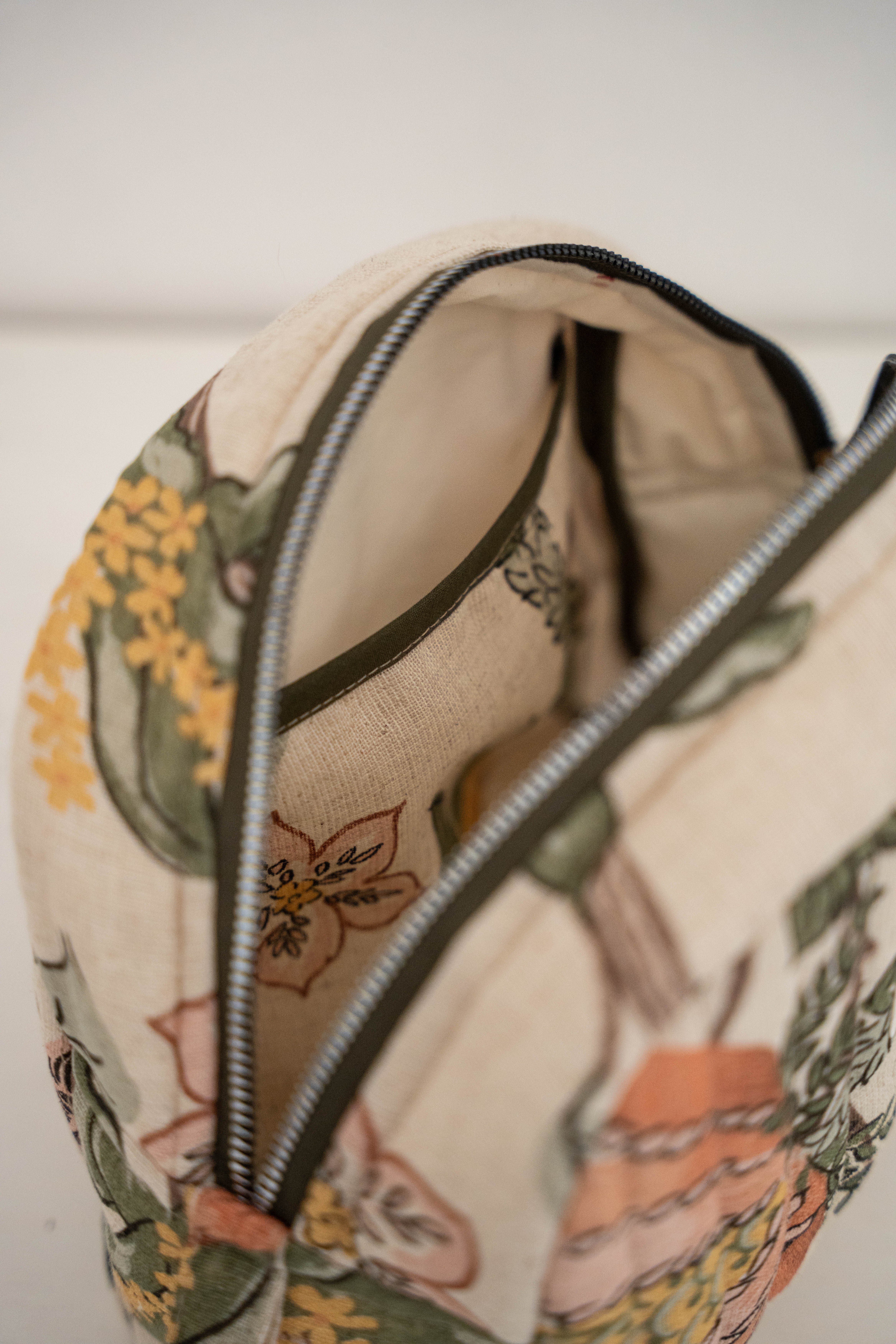 DESENLİ KETEN MAKYAJ ÇANTASI & CLUTCH