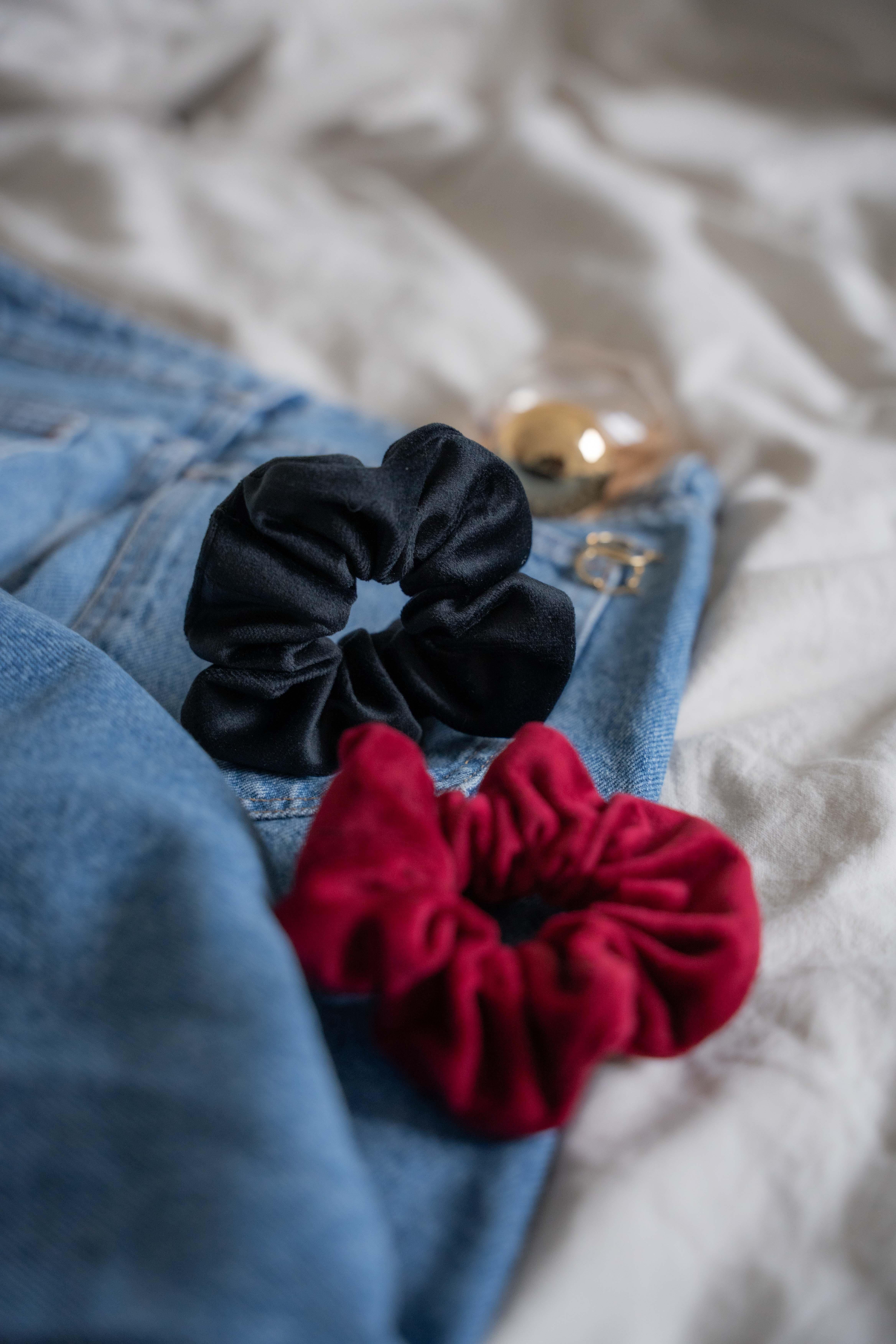 KADİFE SCRUNCHIE SAÇ TOKASI SETİ (2'Lİ) – SİYAH & BORDO | Telafabric