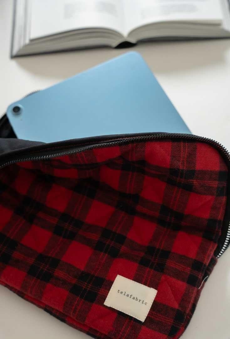 KIRMIZI SİYAH EKOSE EL YAPIMI TABLET ÇANTASI