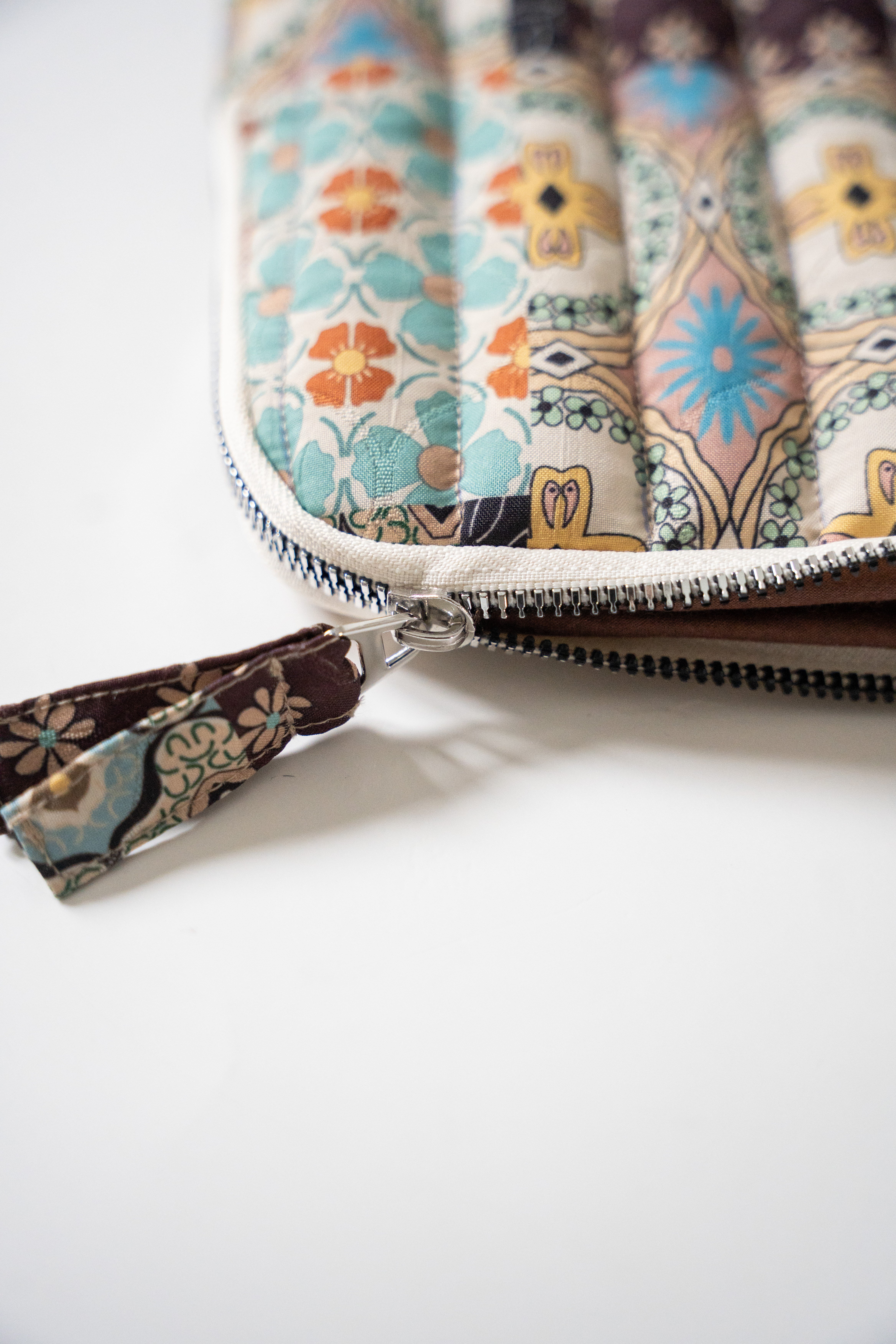 PATCHWORK DESENLİ TABLET ÇANTASI
