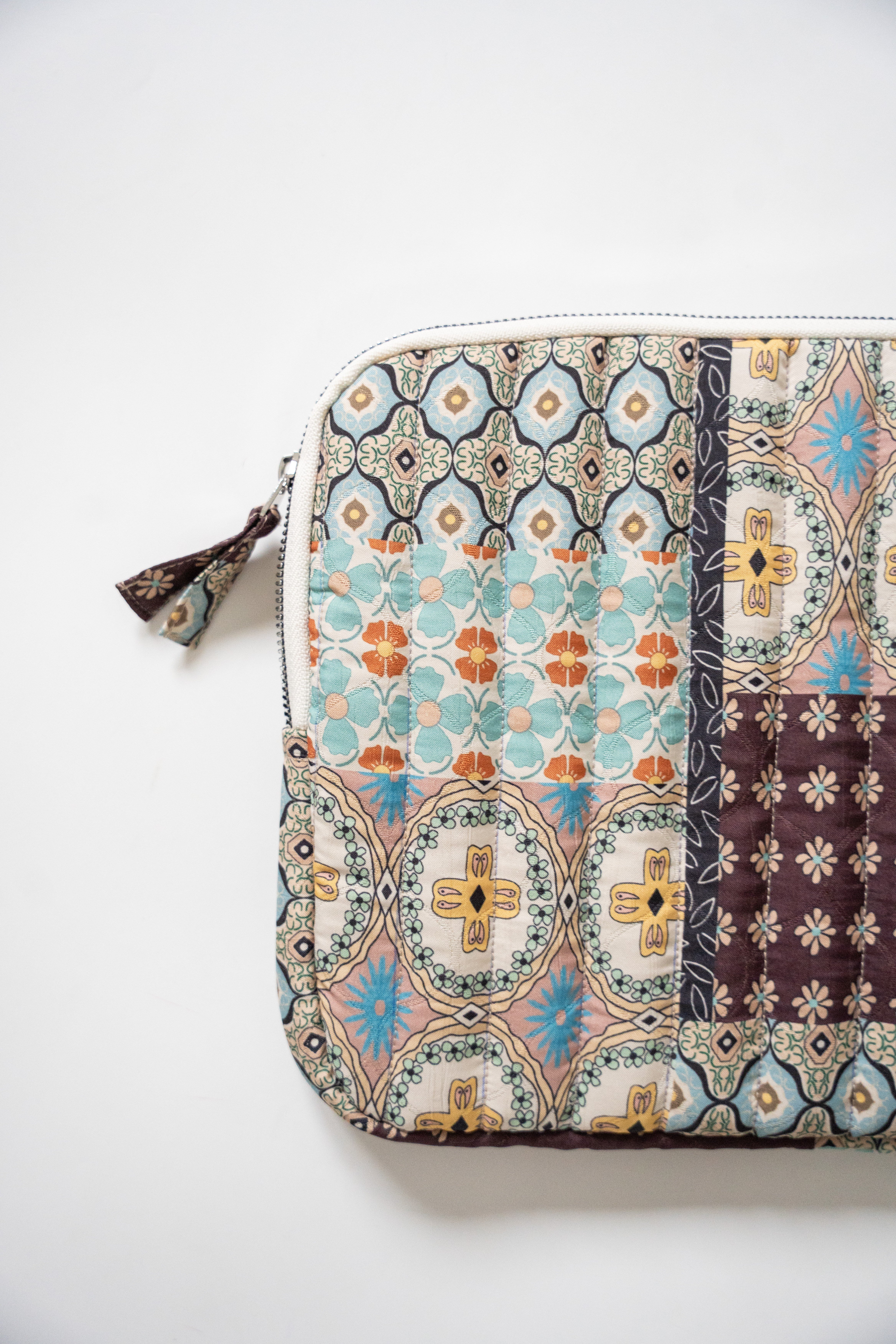 PATCHWORK DESENLİ TABLET ÇANTASI